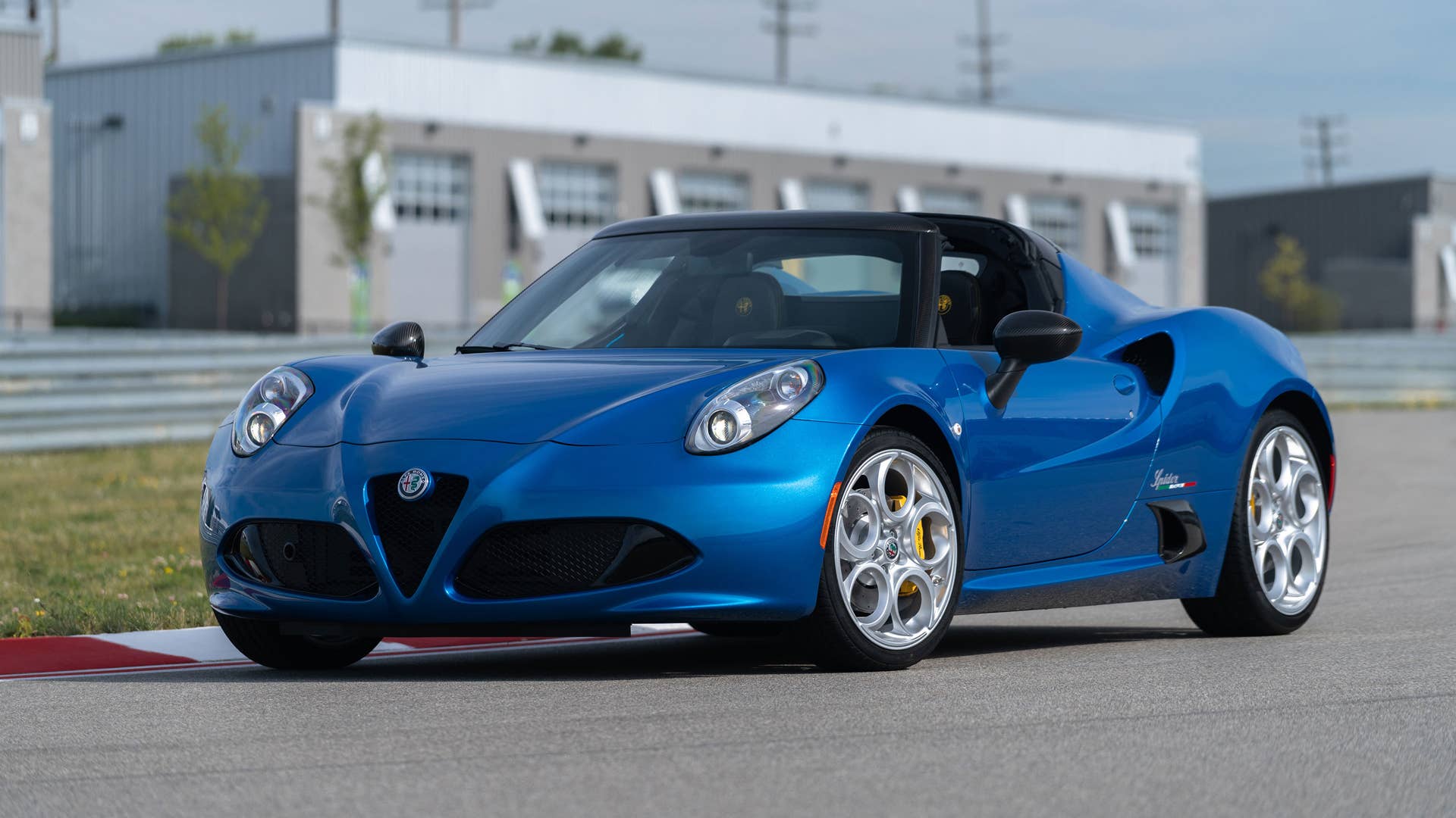 Alfa shows off a special edition 4C Spider.