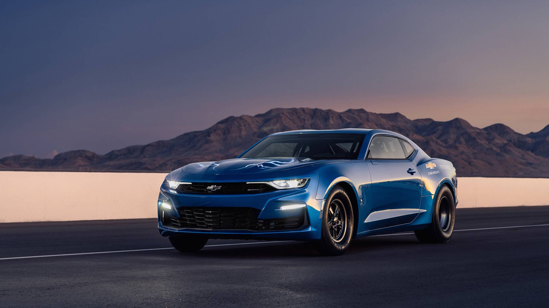 The eCOPO Camaro Concept offers an electrified vision of drag racing, with an electric motor and GM’s first 800-volt battery pack replacing the gas engine, enabling 9-second quarter-mile times.