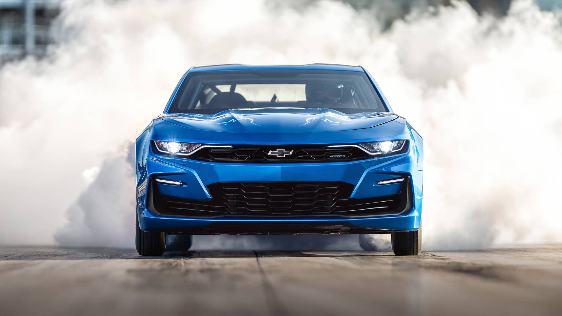 The eCOPO Camaro Concept offers an electrified vision of drag racing, with an electric motor and GM’s first 800-volt battery pack replacing the gas engine, enabling 9-second quarter-mile times.
