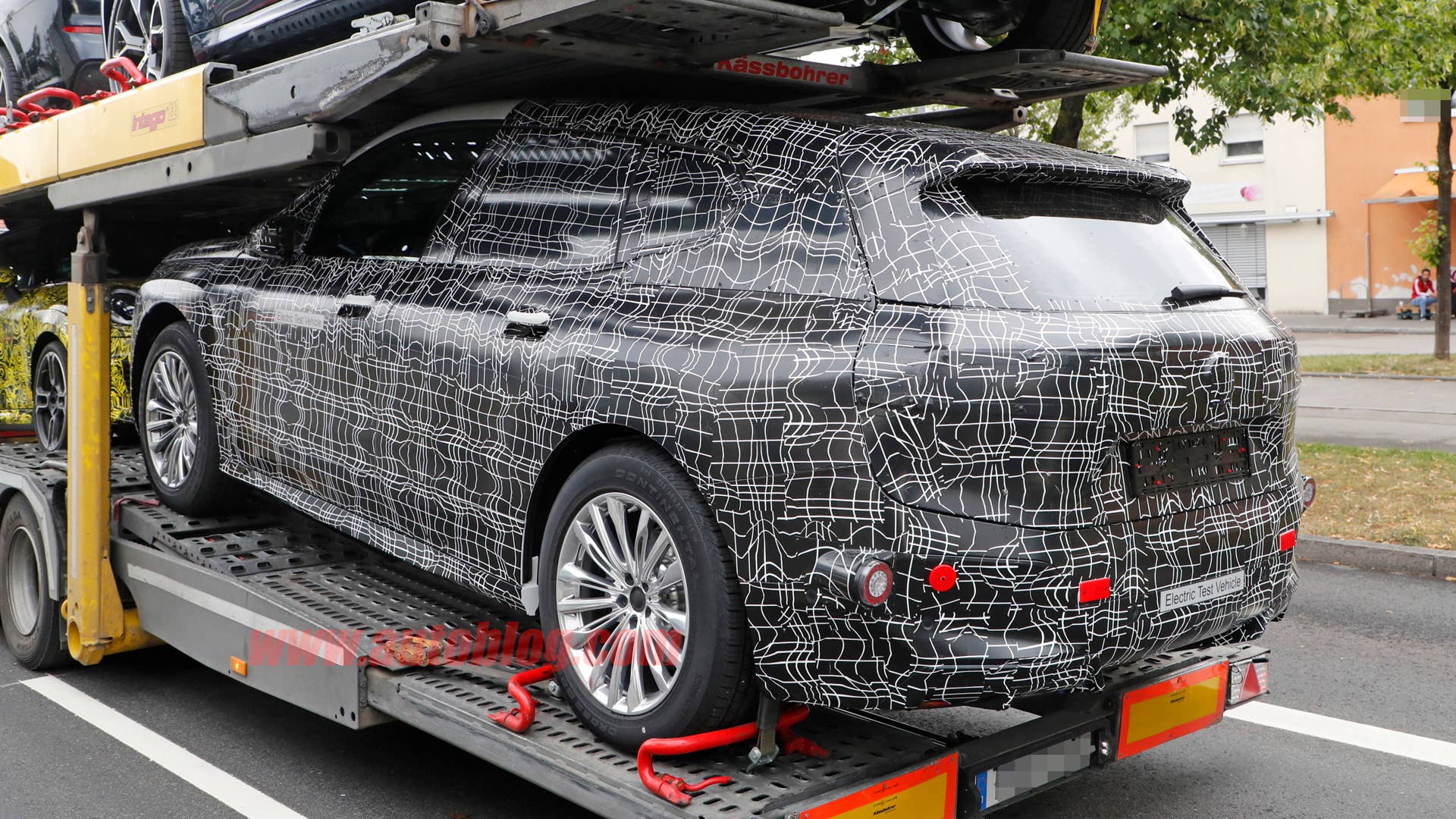 2022 BMW iNEXT in camouflage