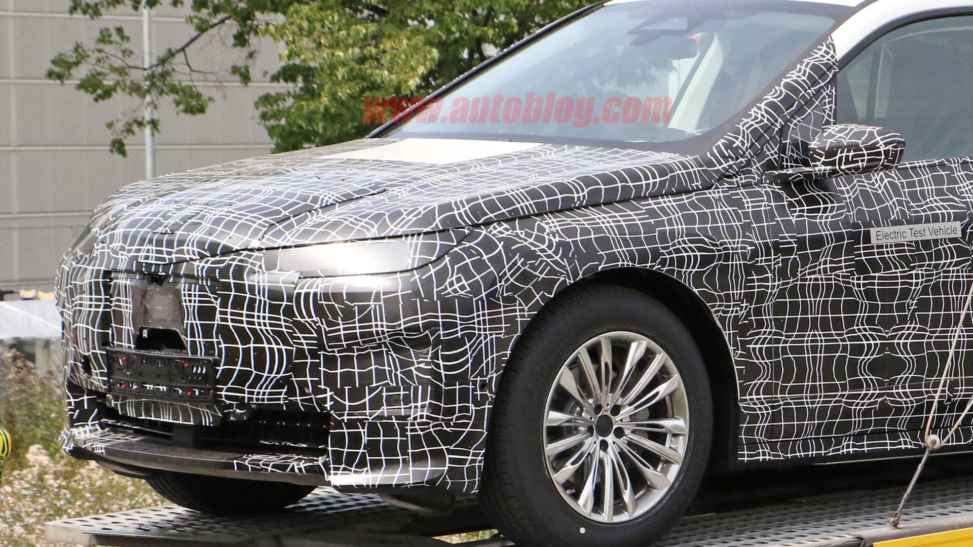 2022 BMW iNEXT in camouflage