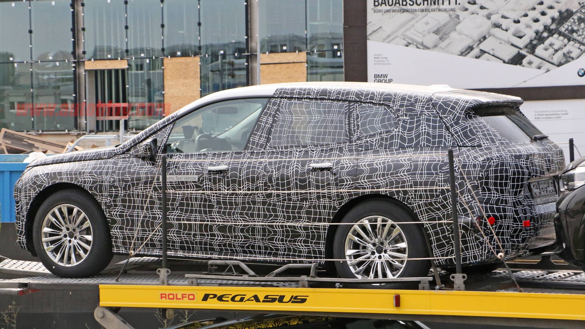 2022 BMW iNEXT in camouflage
