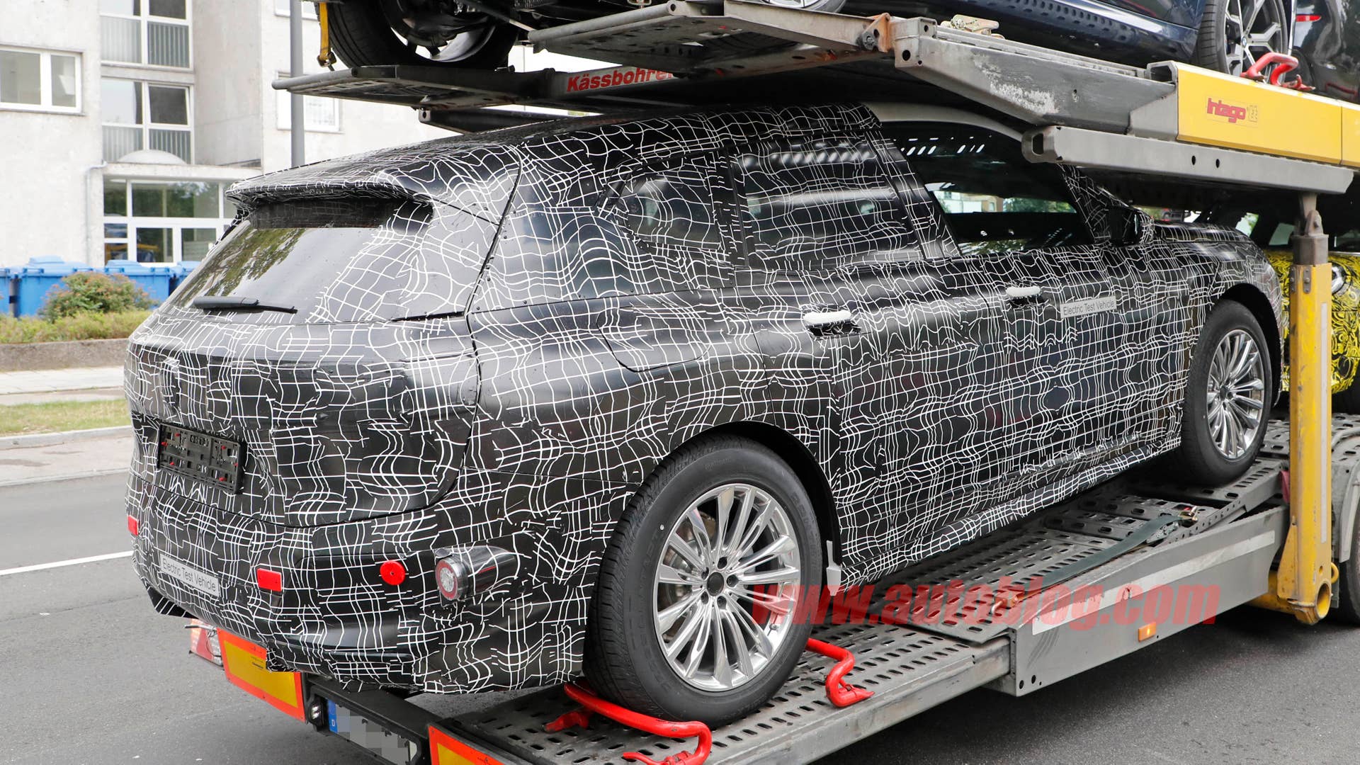 2022 BMW iNEXT in camouflage