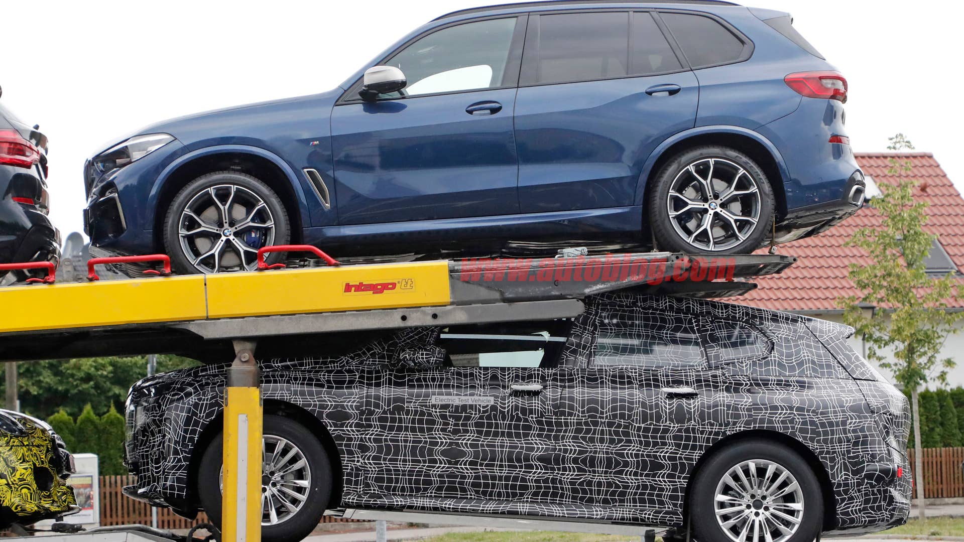 2022 BMW iNEXT in camouflage