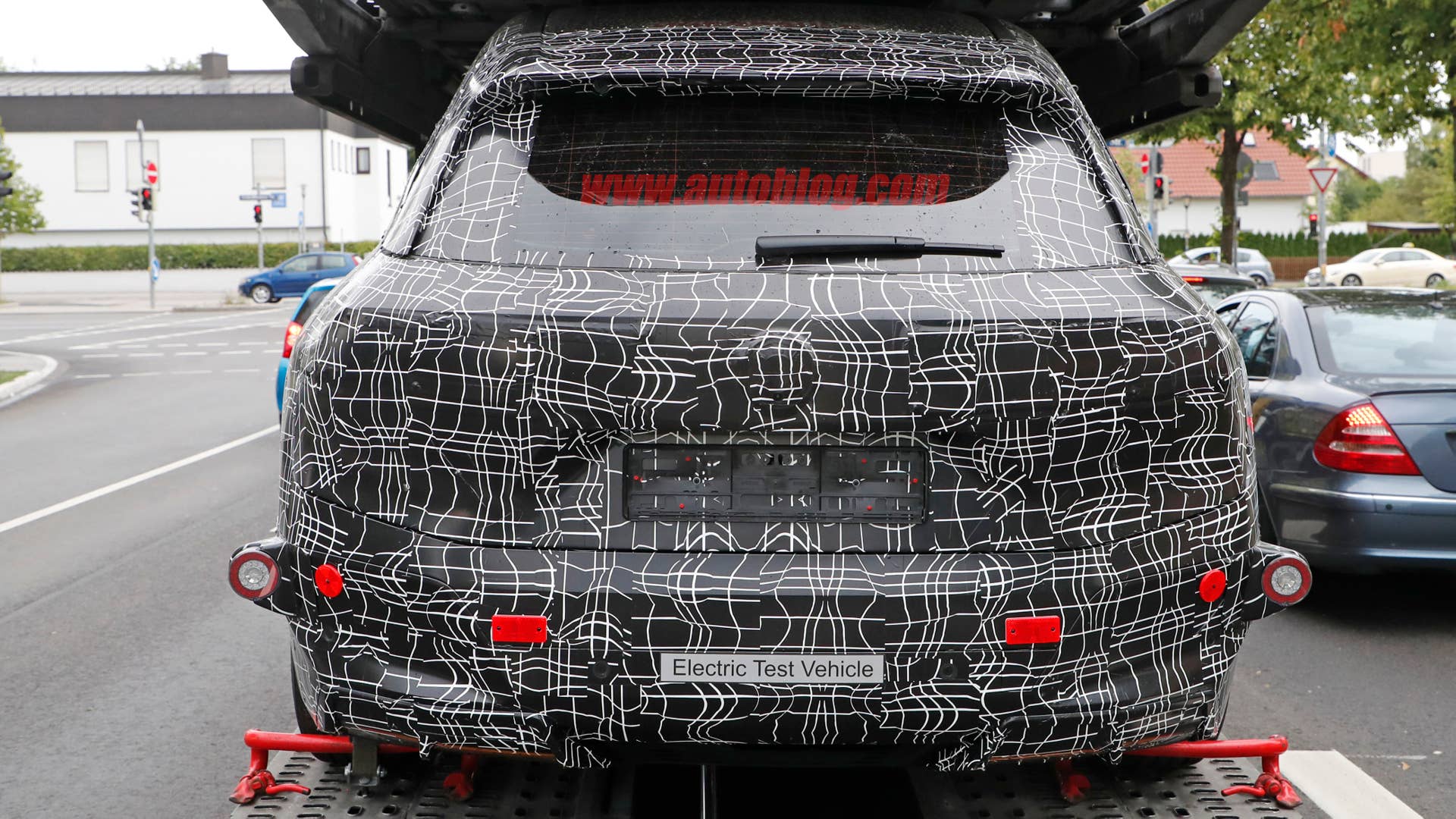 2022 BMW iNEXT in camouflage
