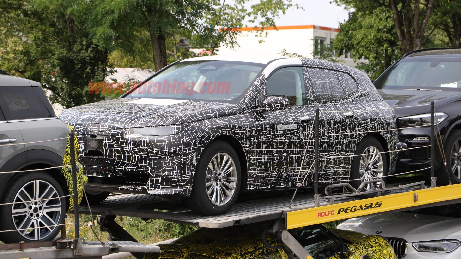 2022 BMW iNEXT in camouflage