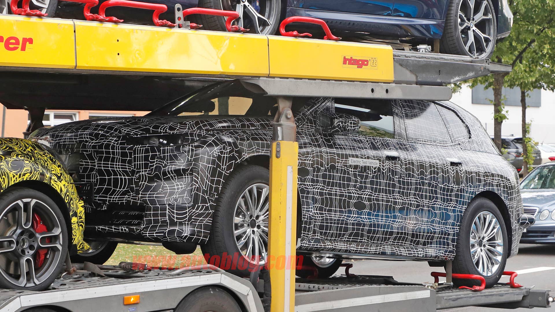 2022 BMW iNEXT in camouflage