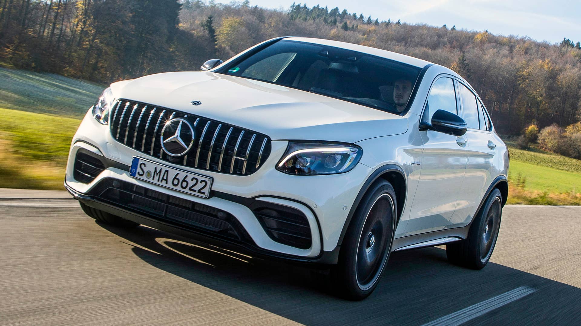 Mercedes-AMG GLC 63S 4MATIC+, Designo diamantweiss bright; Leder Nappa Schwarz mit grauen Ziernähten Kraftstoffverbrauch kombiniert: 10,7 l/100 km; CO2-Emissionen kombiniert: 244 g/km// Mercedes-AMG S-Class GLC 63S 4MATIC+, Designo Diamond White Bright Metallic; Napa leather black with grey stitching Fuel consumption combined: 10,7 l/100 km; combined CO2 emissions: 244 g/km