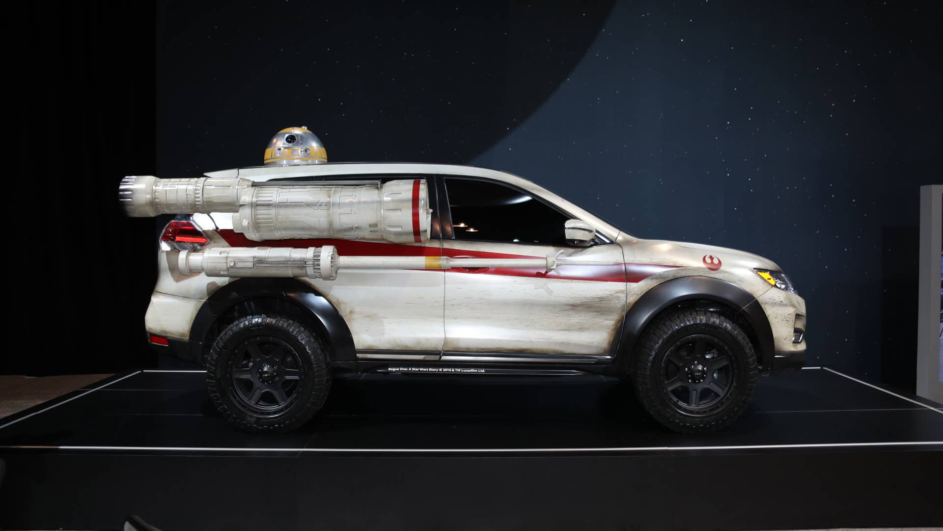 Nissan Rogue Star Wars X-Wing-inspired Rogue