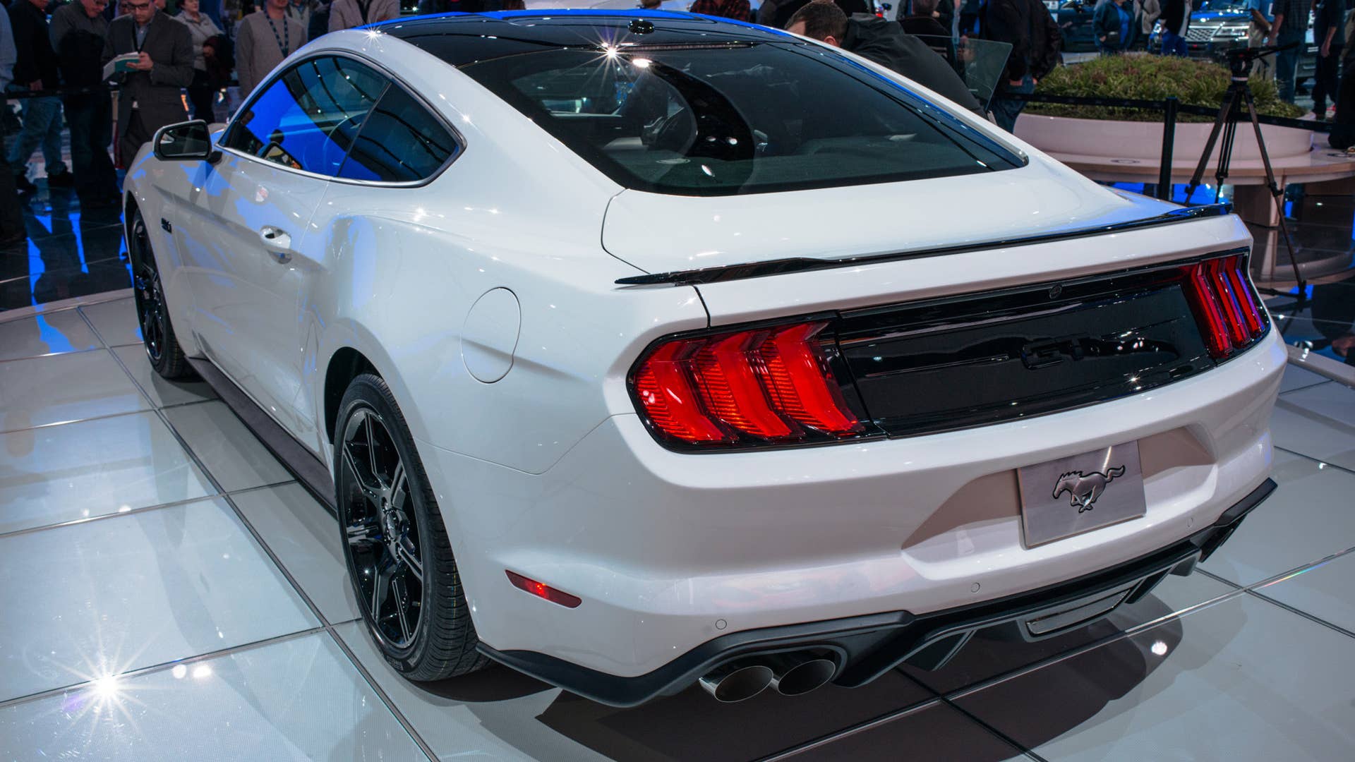 2018 Ford Mustang profile side