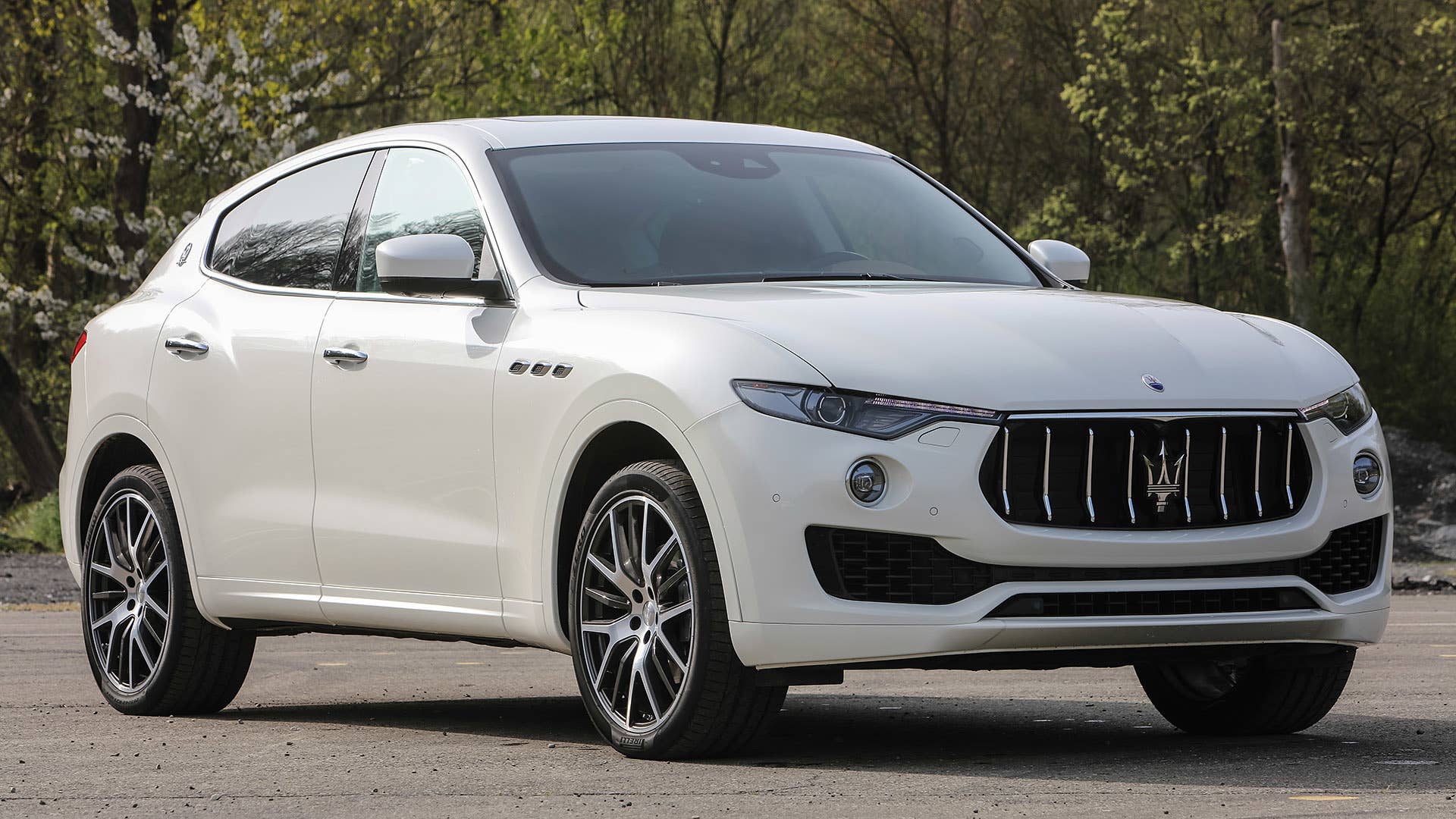 2017 Maserati Levante front 3/4 view