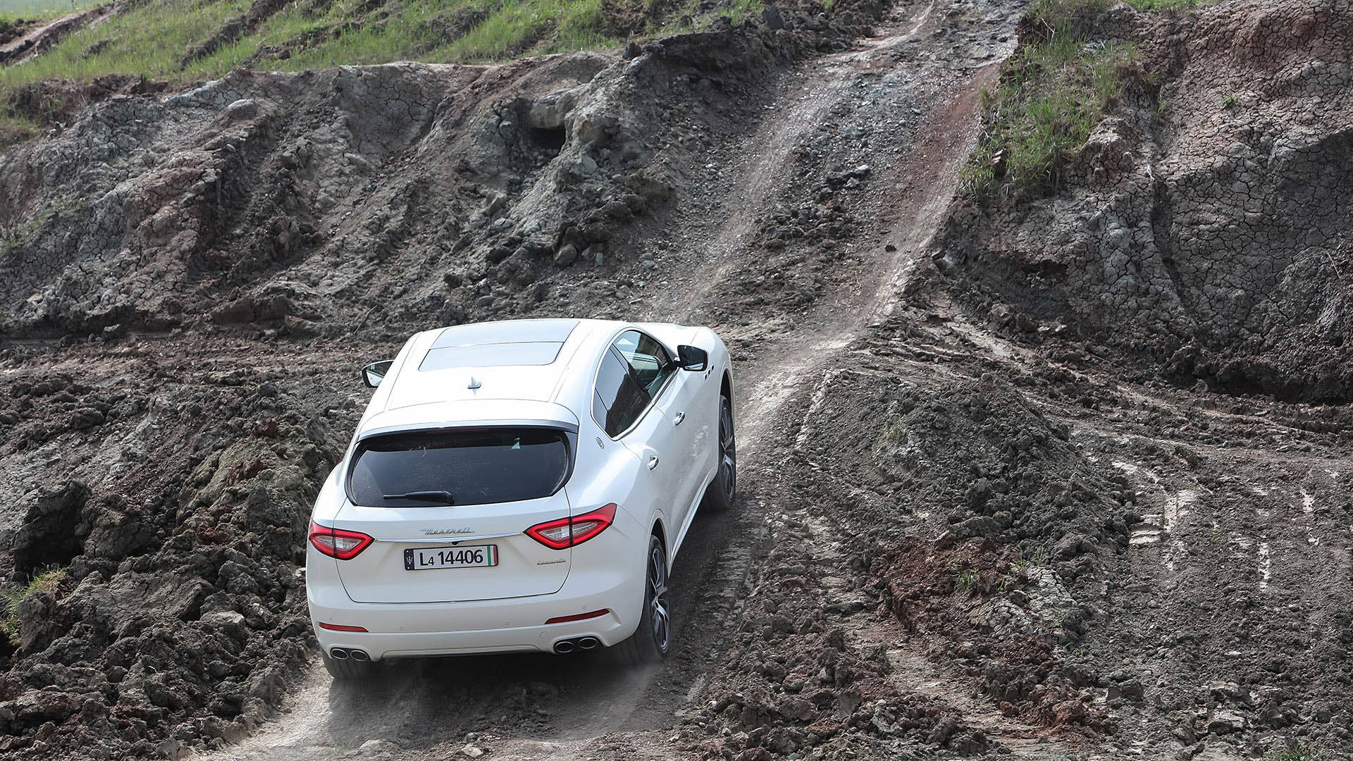 2017 Maserati Levante off-road