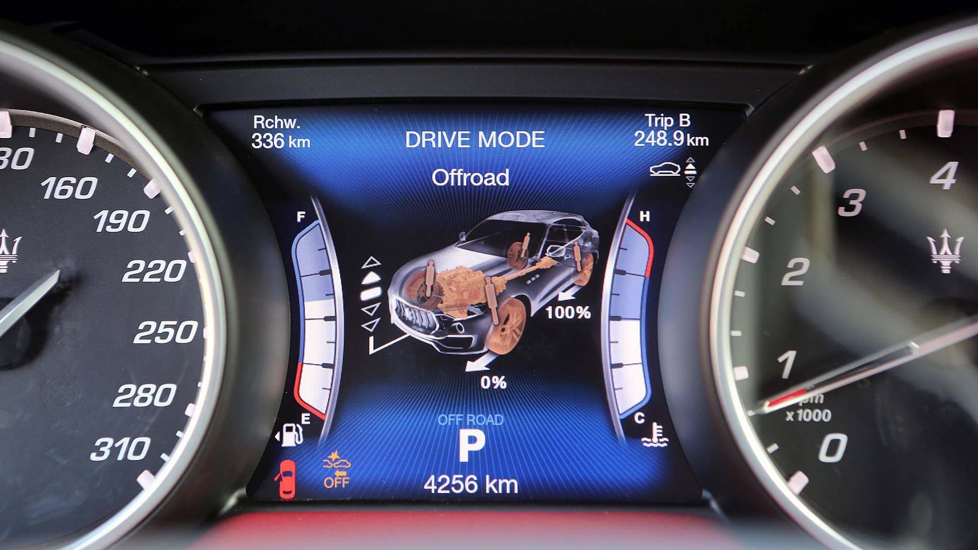 2017 Maserati Levante drive mode display