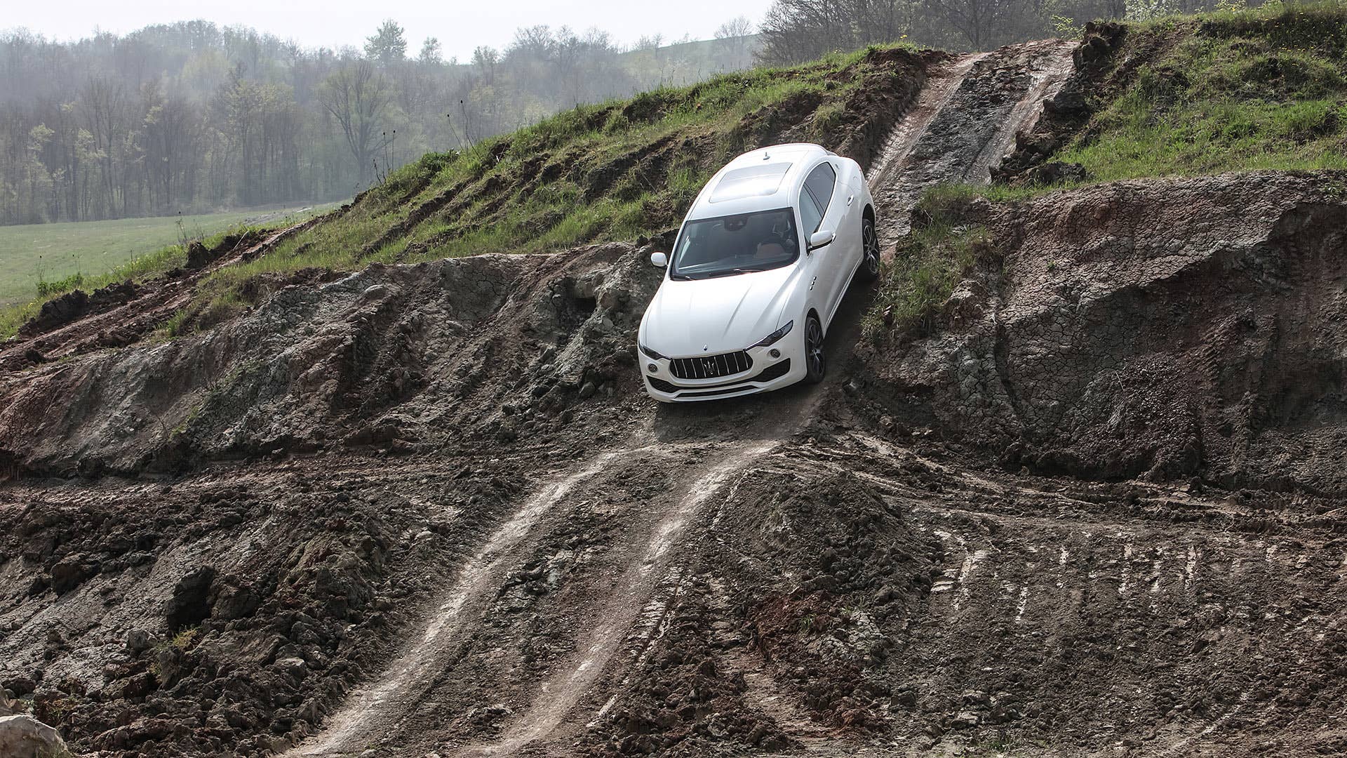 2017 Maserati Levante off-road