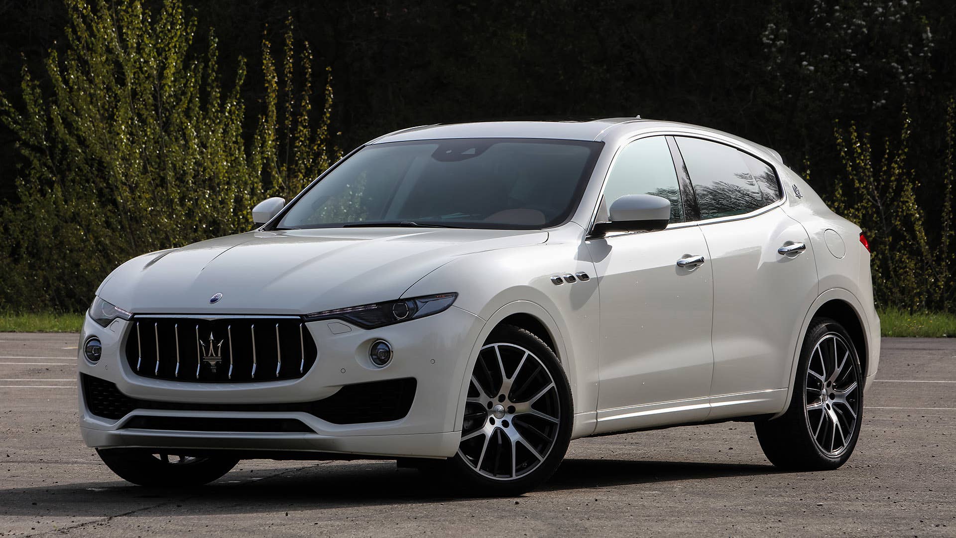 2017 Maserati Levante front 3/4 view