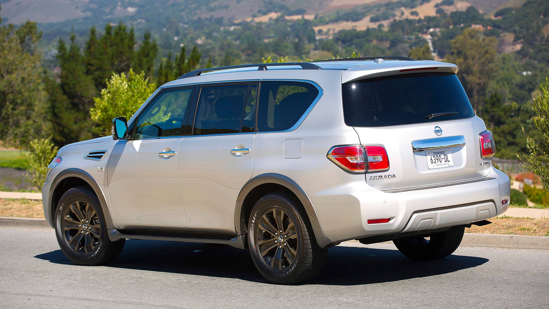 2017 Nissan Armada rear 3/4 view