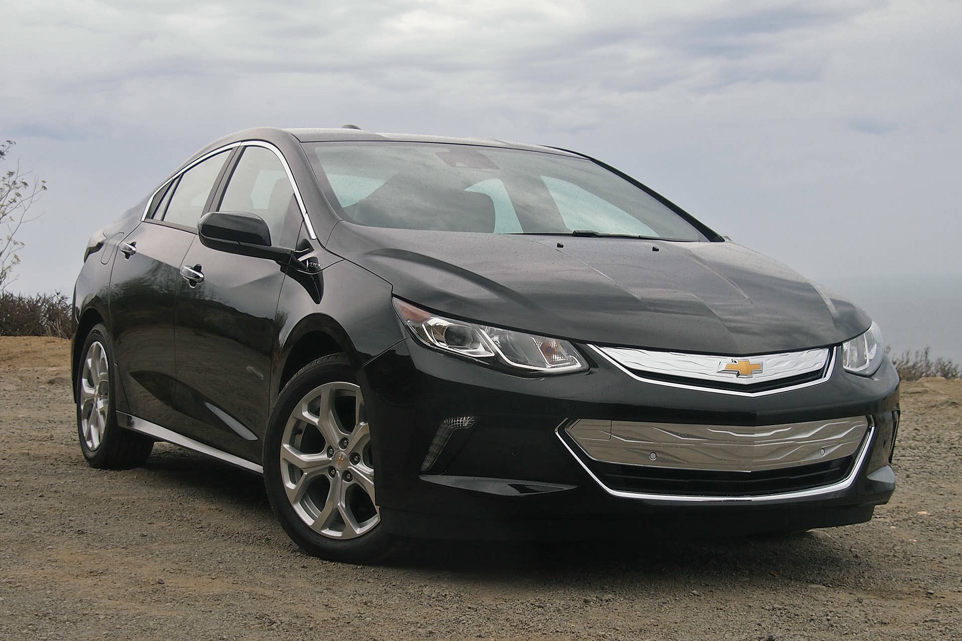 2016 Chevrolet Volt front 3/4 view