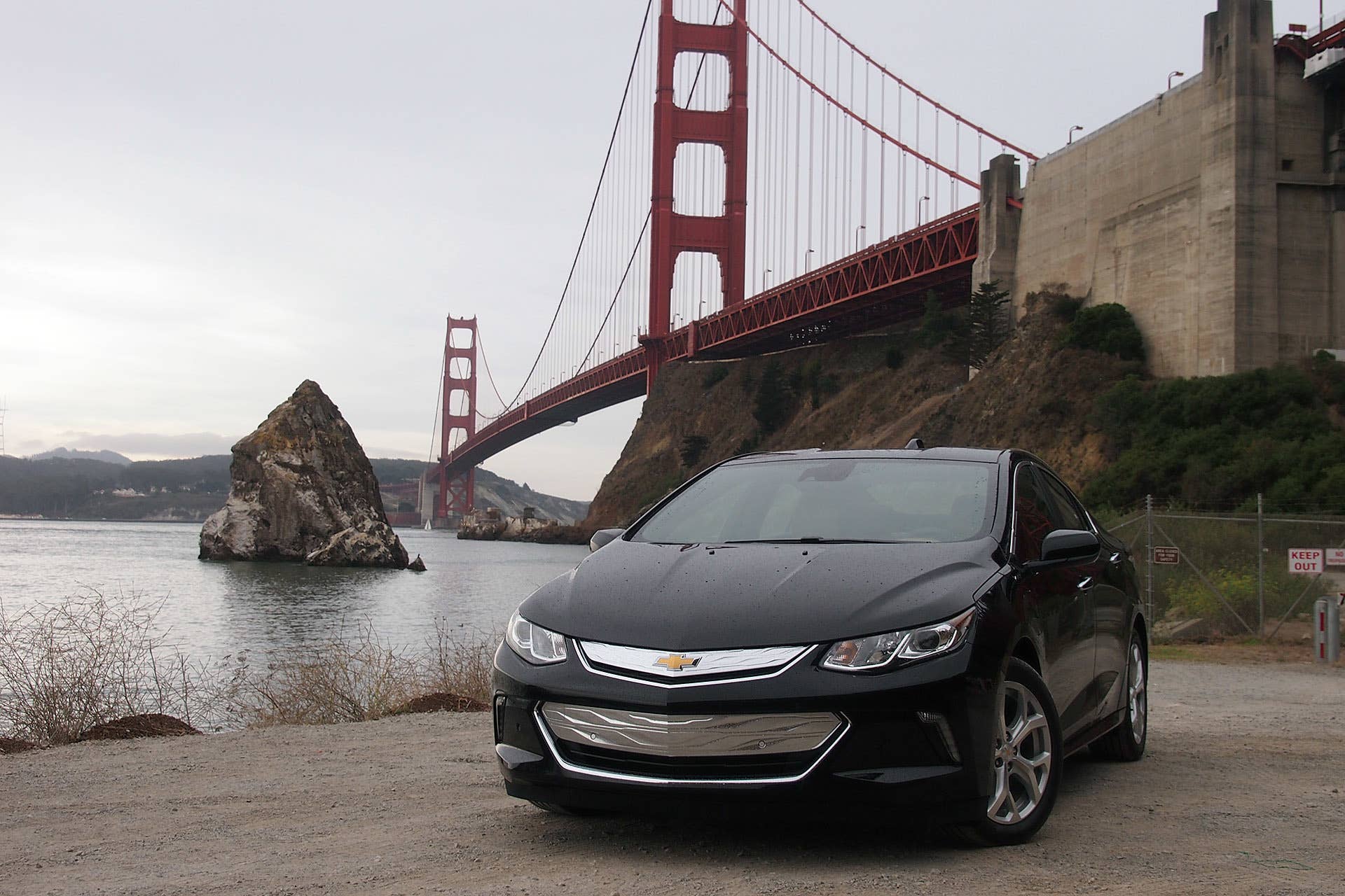 2016 Chevrolet Volt front 3/4 view