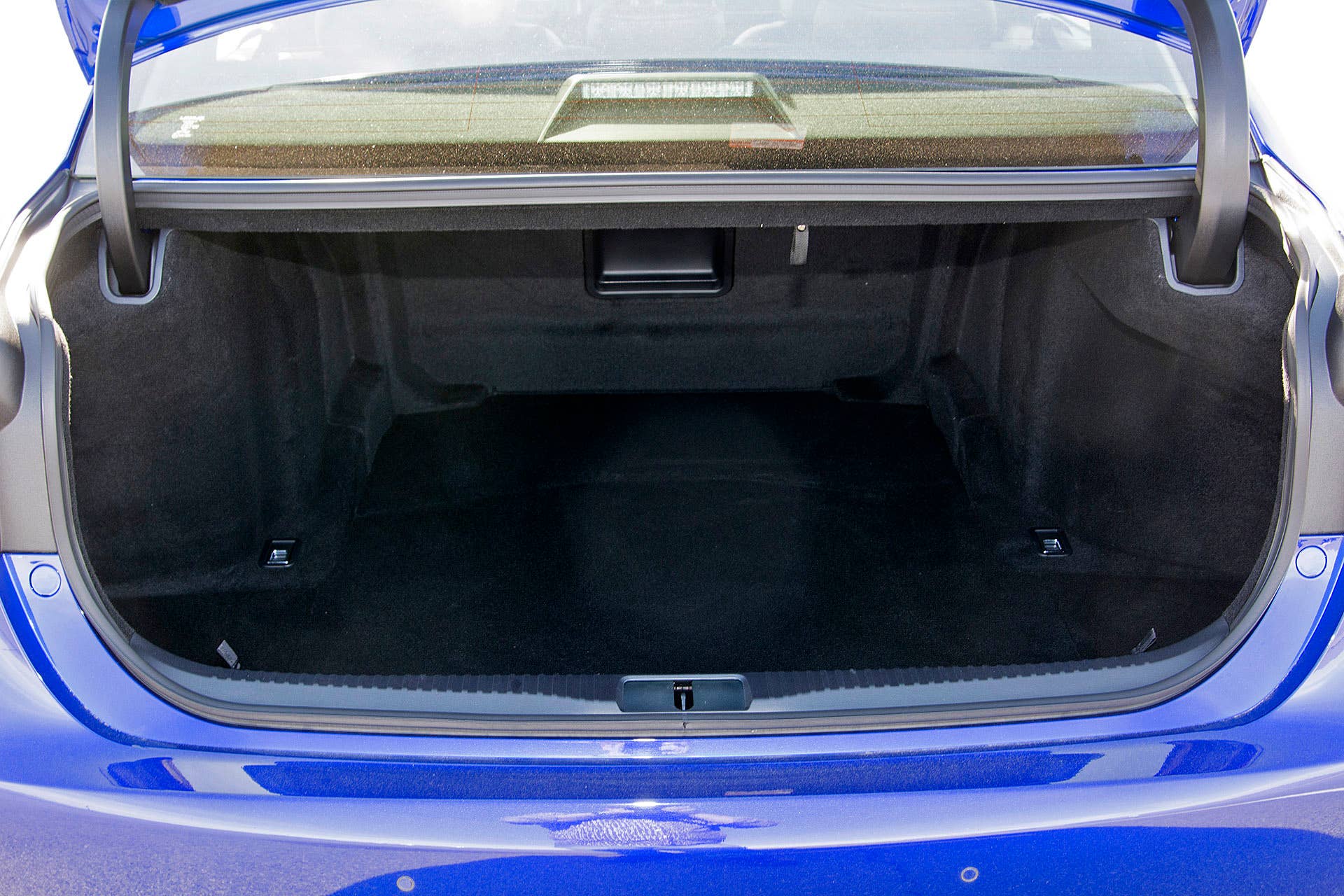 2016 Lexus GS trunk