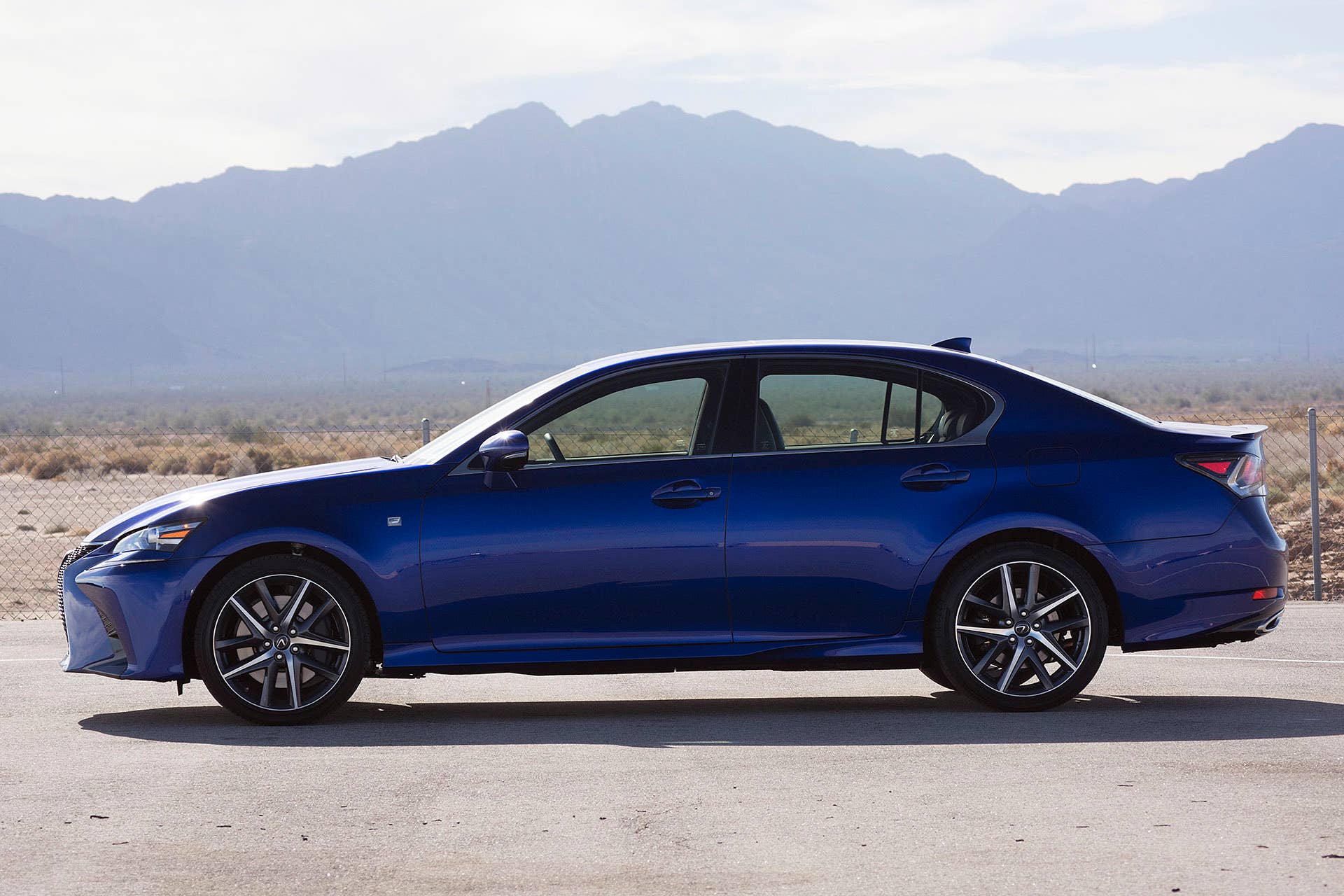 2016 Lexus GS side view