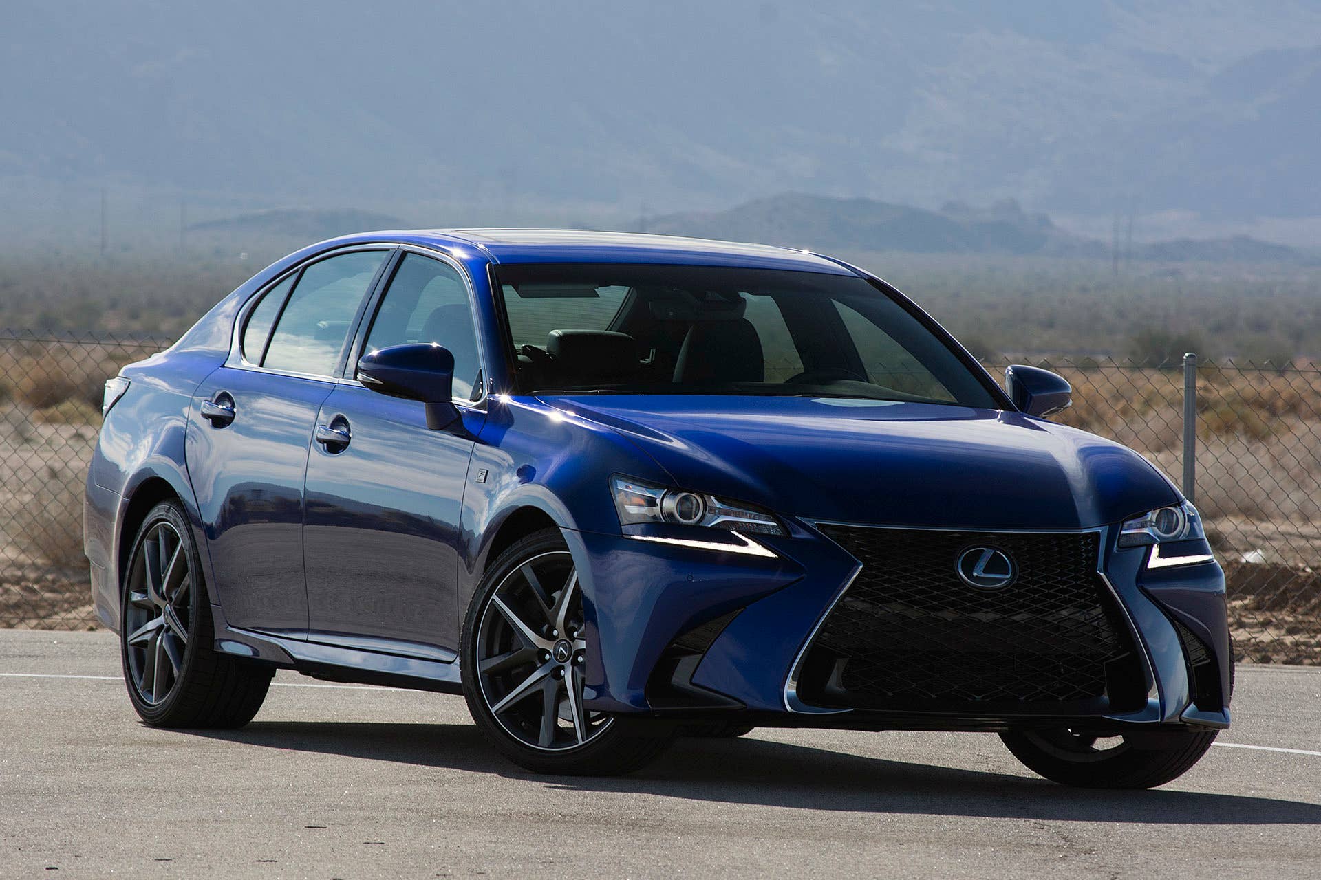 2016 Lexus GS front 3/4 view