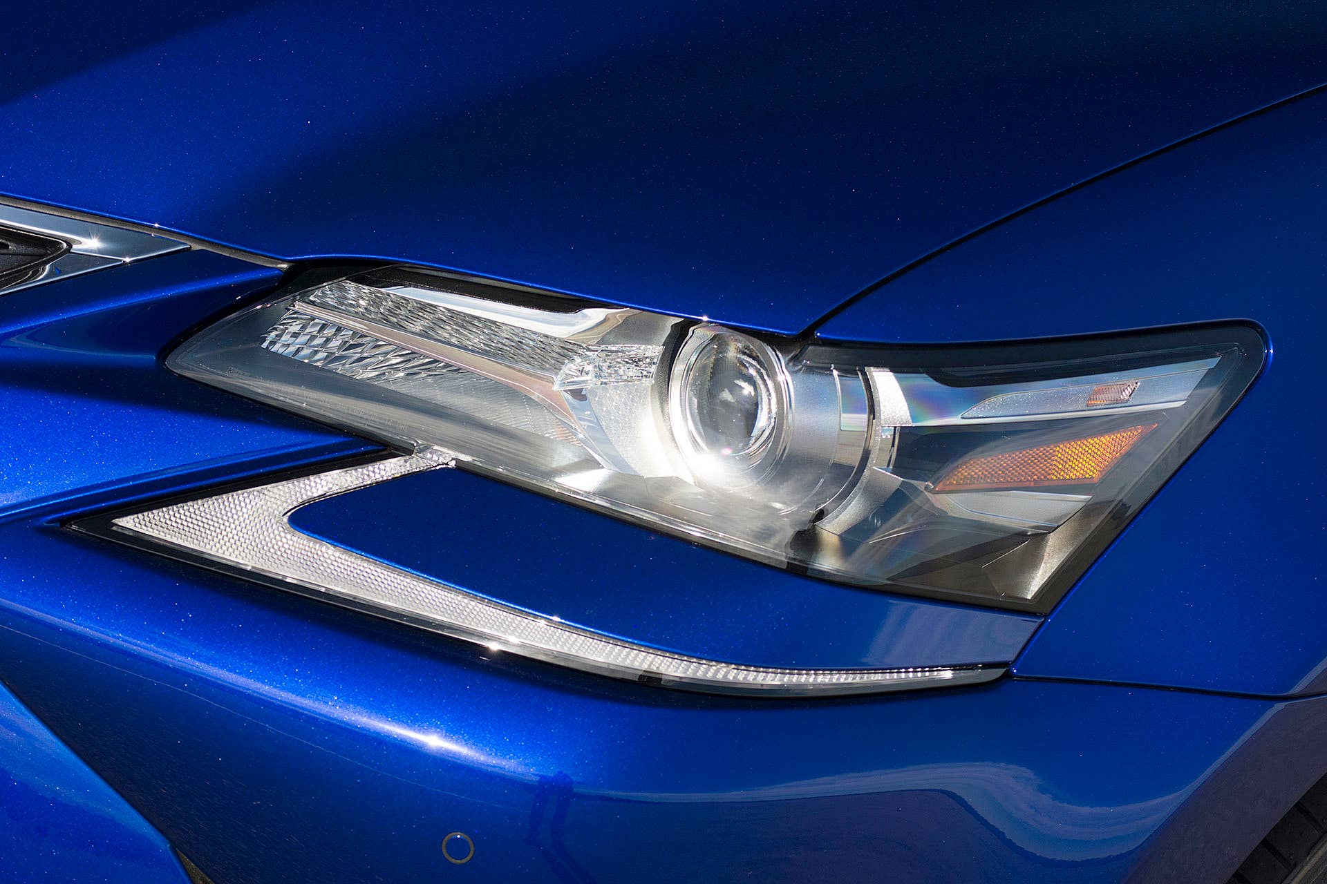 2016 Lexus GS headlight