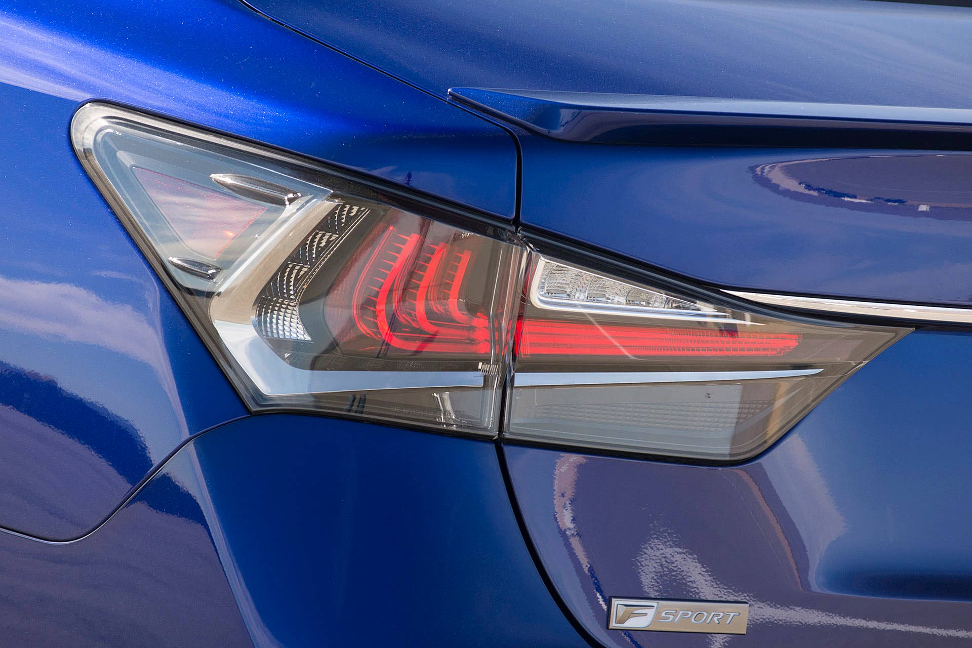 2016 Lexus GS taillight