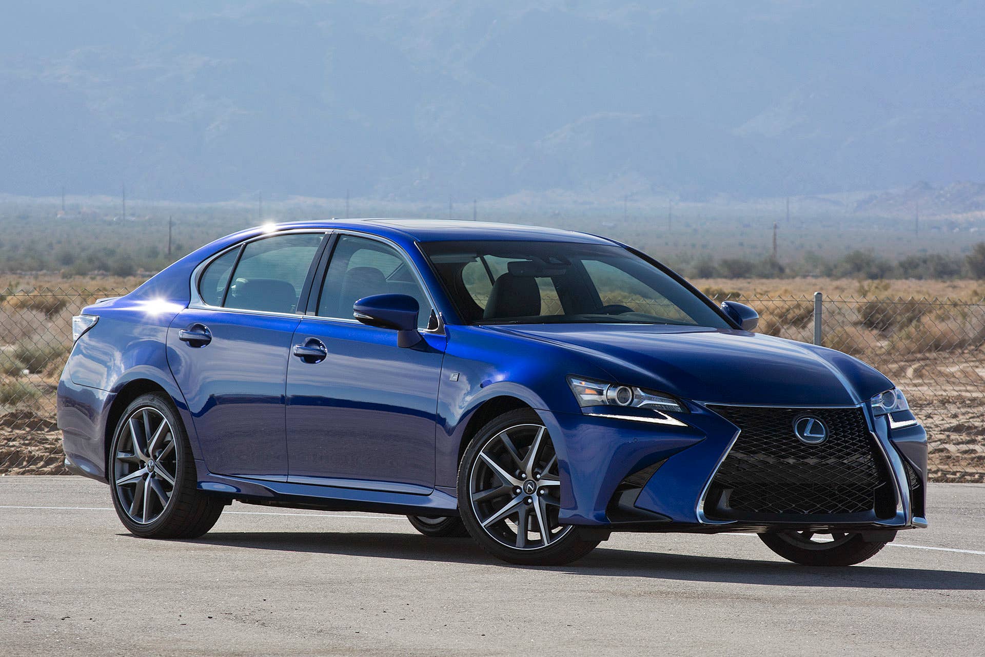 2016 Lexus GS front 3/4 view