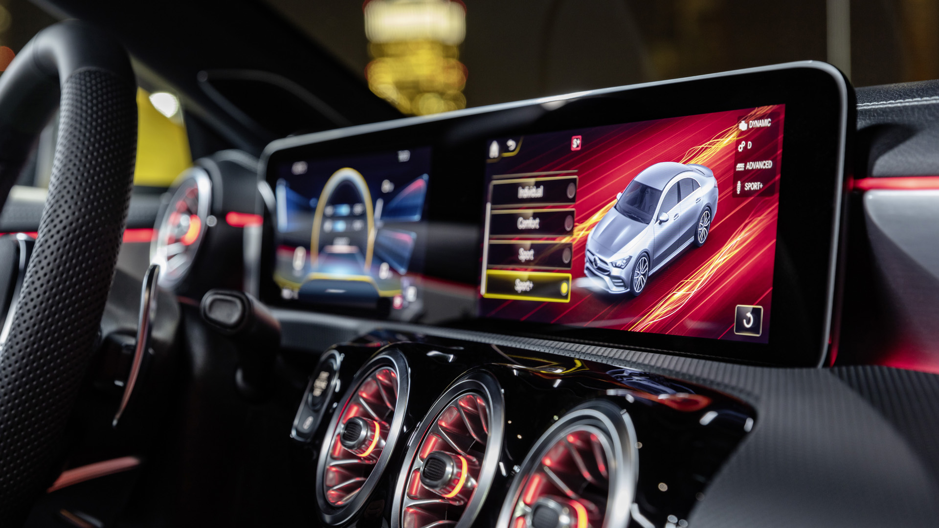 Mercedes-AMG CLA 35 4MATIC, Kraftstoffverbrauch kombiniert: 7,3-7,2 l/100 km; CO2-Emissionen kombiniert: 167-164 g/km // Fuel consumption combined: 7.3-7.2 l/100 km; combined CO2 emissions: 167-164 g/km, Sonnengelb // sun yellow