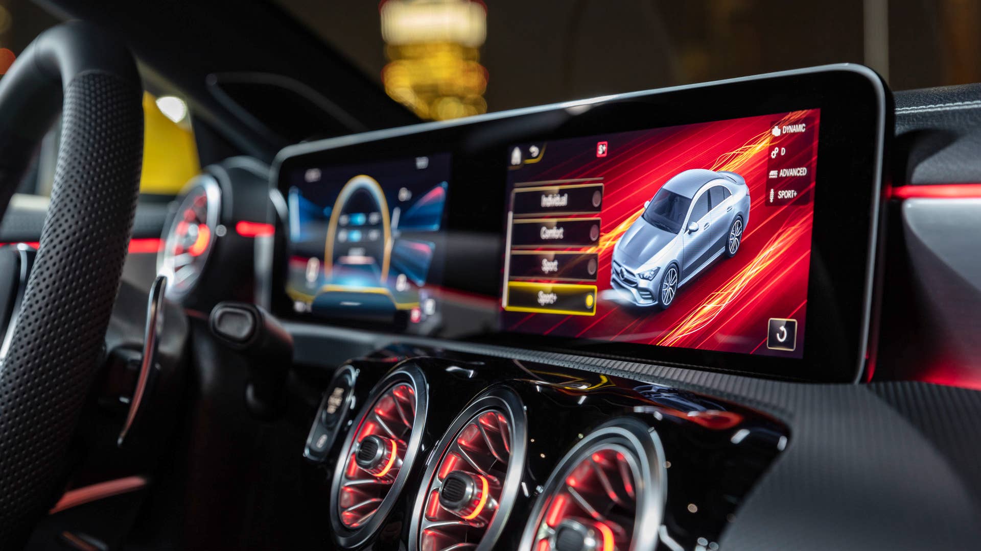 Mercedes-AMG CLA 35 4MATIC, Kraftstoffverbrauch kombiniert: 7,3-7,2 l/100 km; CO2-Emissionen kombiniert: 167-164 g/km // Fuel consumption combined: 7.3-7.2 l/100 km; combined CO2 emissions: 167-164 g/km, Sonnengelb // sun yellow