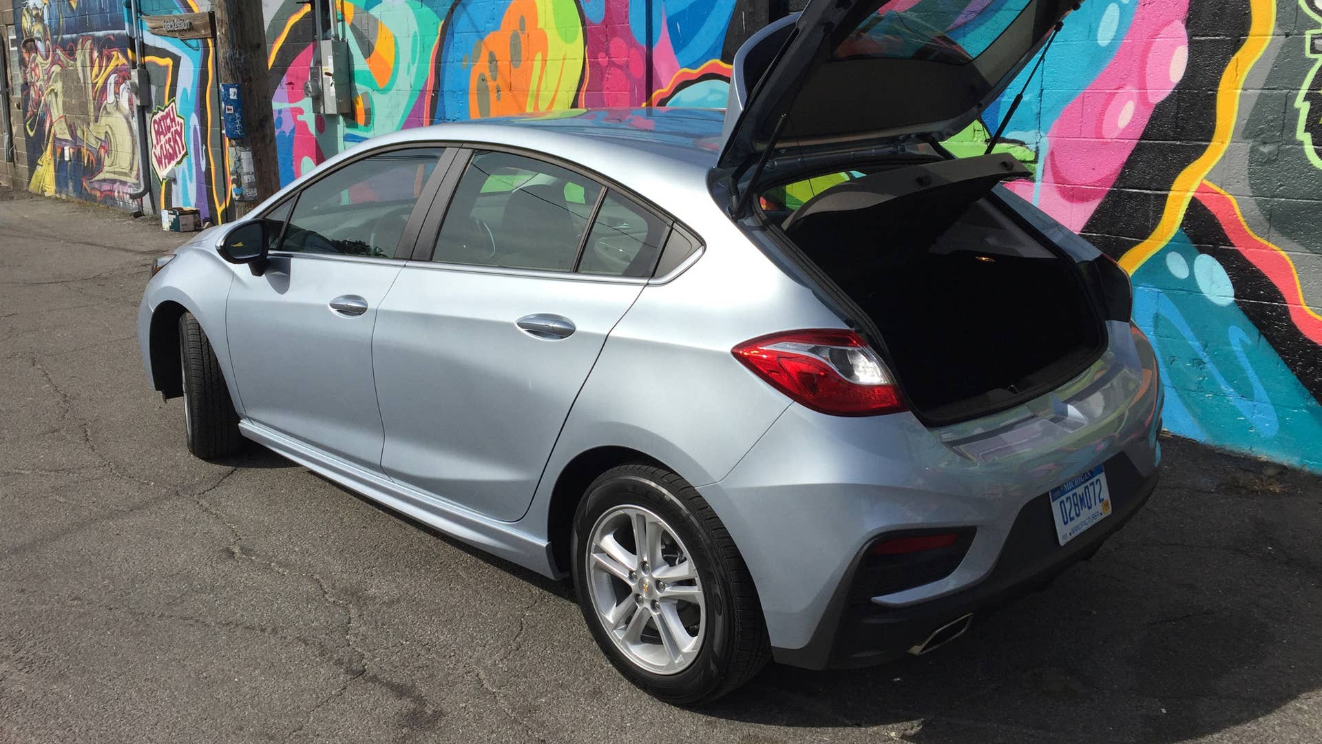 2017 Chevrolet Cruze hatchback rear 3/4 hatch open