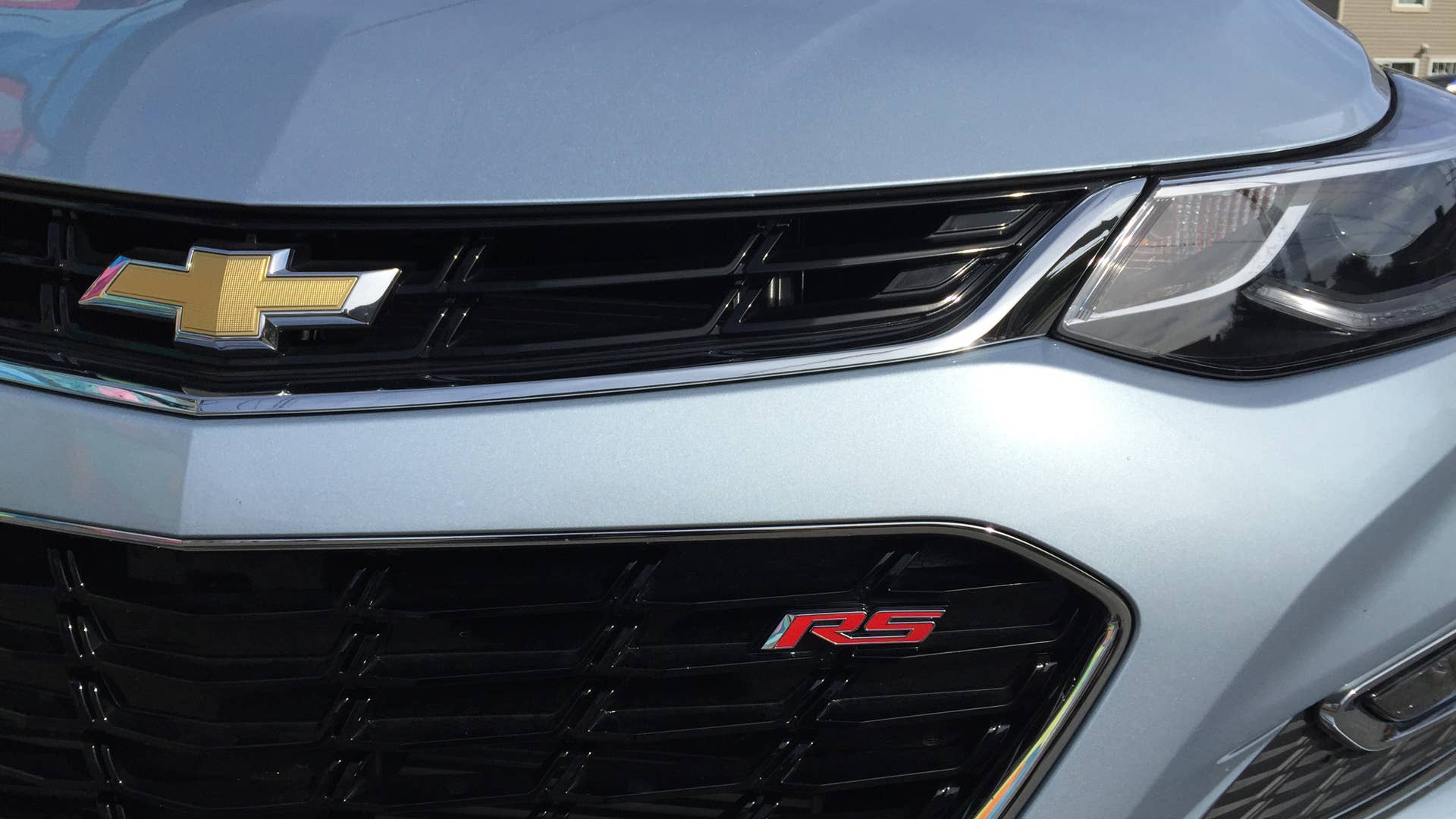 2017 Chevrolet Cruze hatchback front detail 1