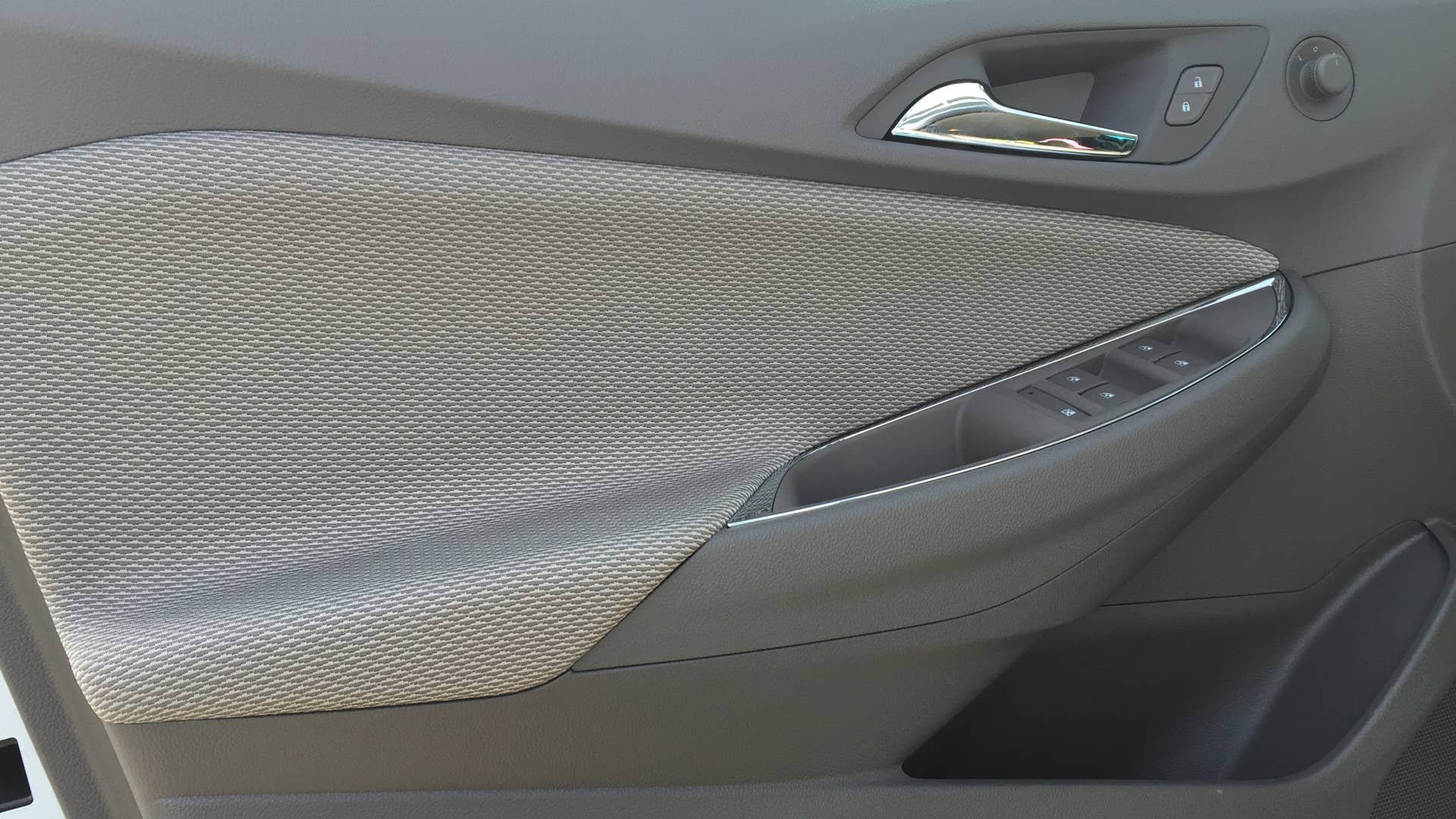 2017 Chevrolet Cruze hatchback door