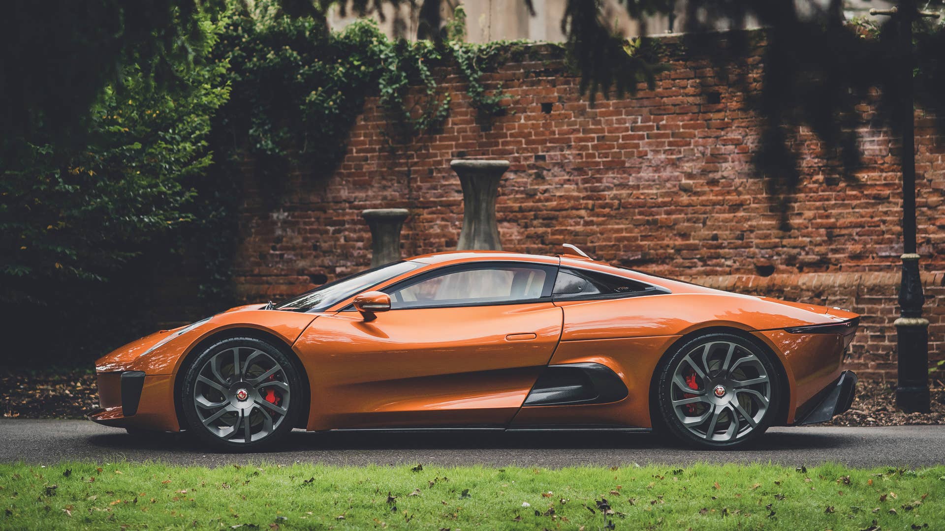Jaguar C-X75 stunt car for Spectre