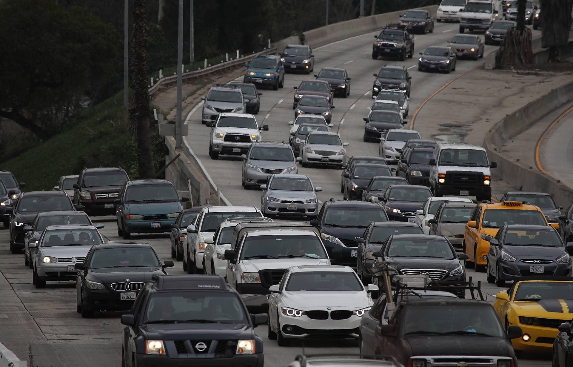 LOS ANGELES, CA - FEBRUARY 21: Cars travel along U.S. Highway 101 on February 21, 2017 in Los Angeles, California. According to a report by Kirkland, Washington based traffic analytics firm INRIX, Los Angeles is the most traffic-clogged city in the world. Motorists in Los Angeles spent an average of 104 hours in traffic in 2016 that amounted to an estimated $2,408 per driver in wasted fuel and productivity. (Photo by Justin Sullivan/Getty Images)