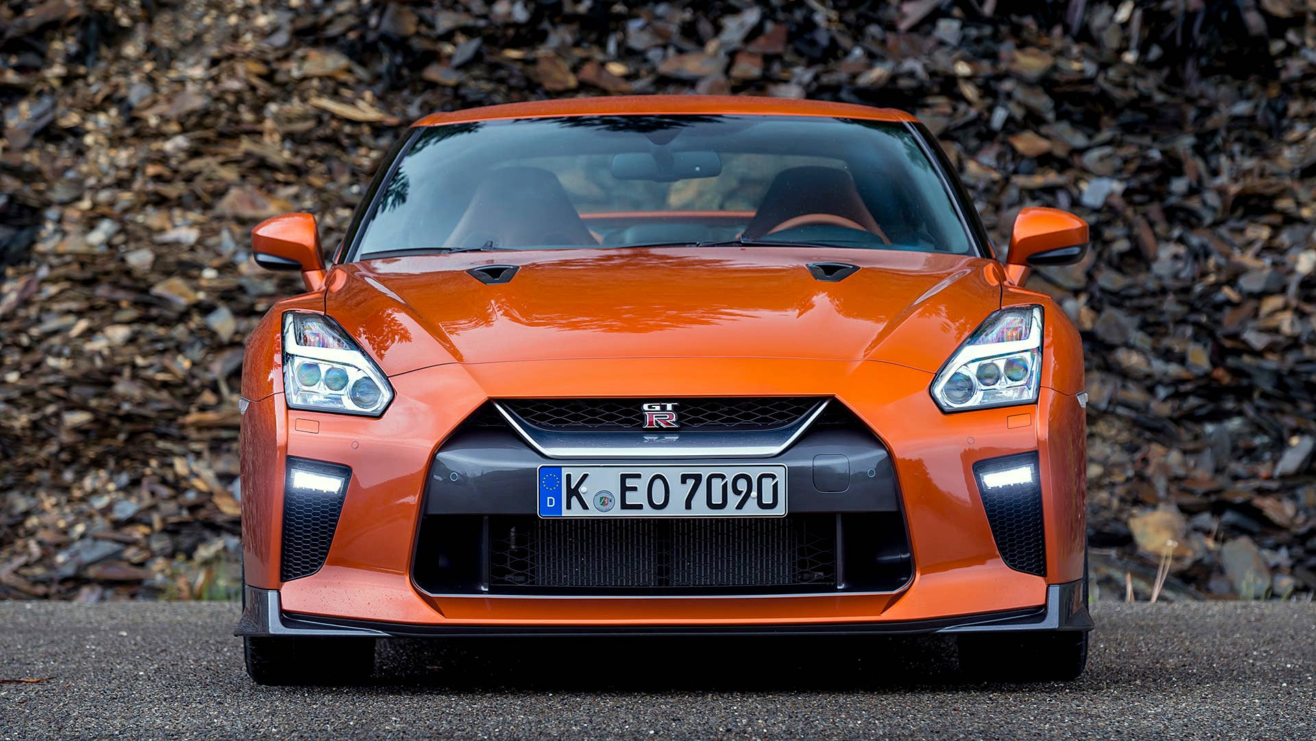 2017 Nissan GT-R front view