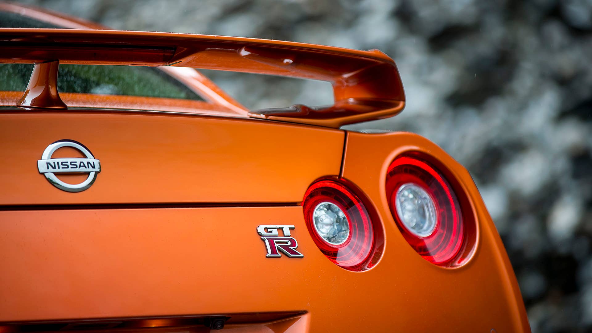 2017 Nissan GT-R taillights