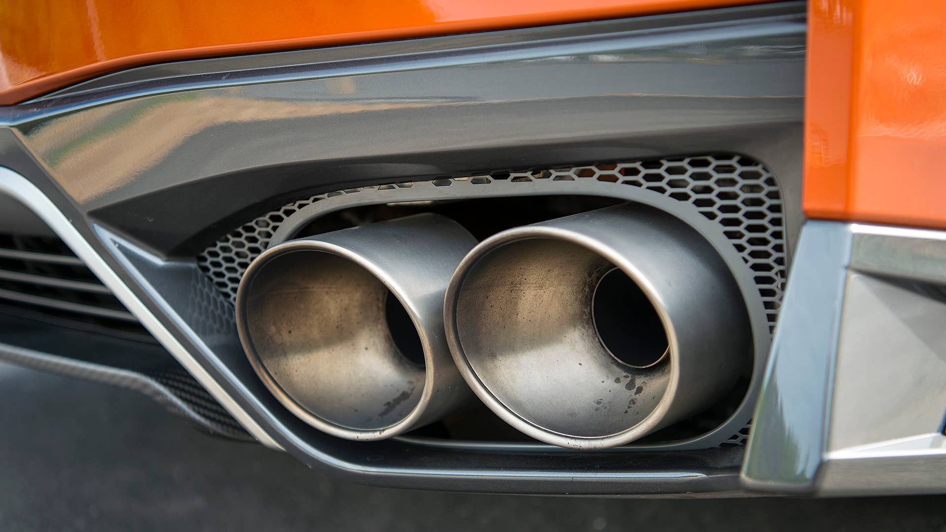 2017 Nissan GT-R exhaust tips