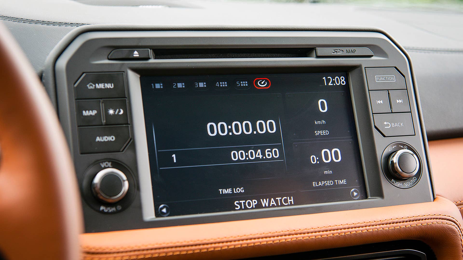 2017 Nissan GT-R infotainment system
