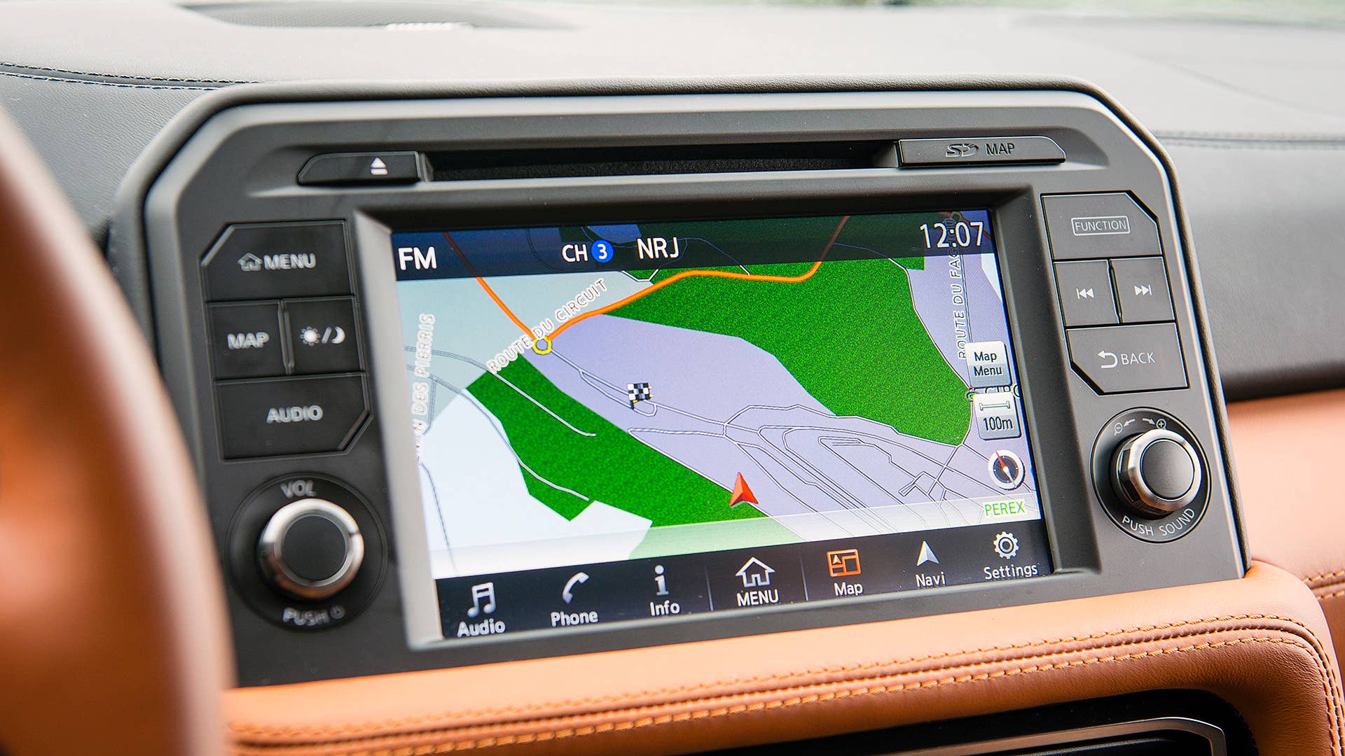 2017 Nissan GT-R navigation system