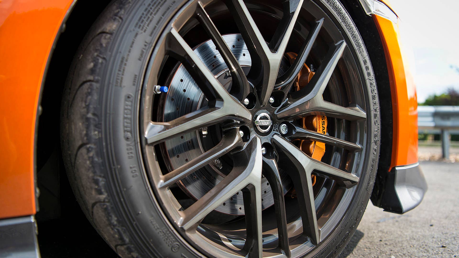 2017 Nissan GT-R wheel