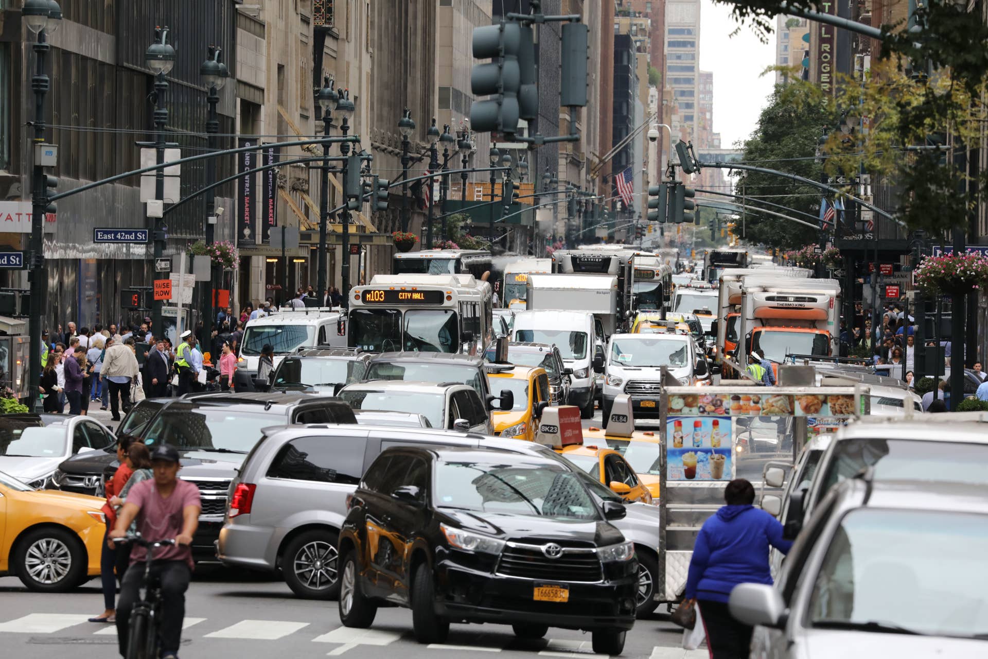 A picture taken on September 18, 2017 shows heavy trafic in the streets of New York the day before the opening of the 72nd session of the United Nations General Assembly. / AFP PHOTO / LUDOVIC MARIN (Photo credit should read LUDOVIC MARIN/AFP/Getty Images)