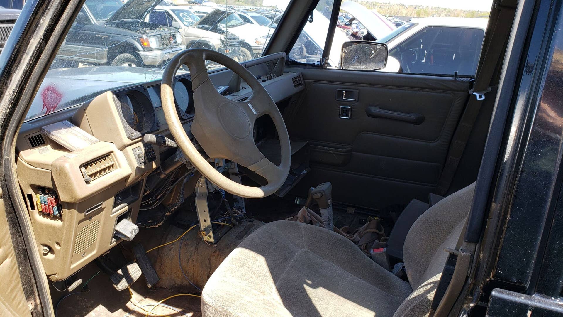 Junked 1990 Mitsubishi Montero