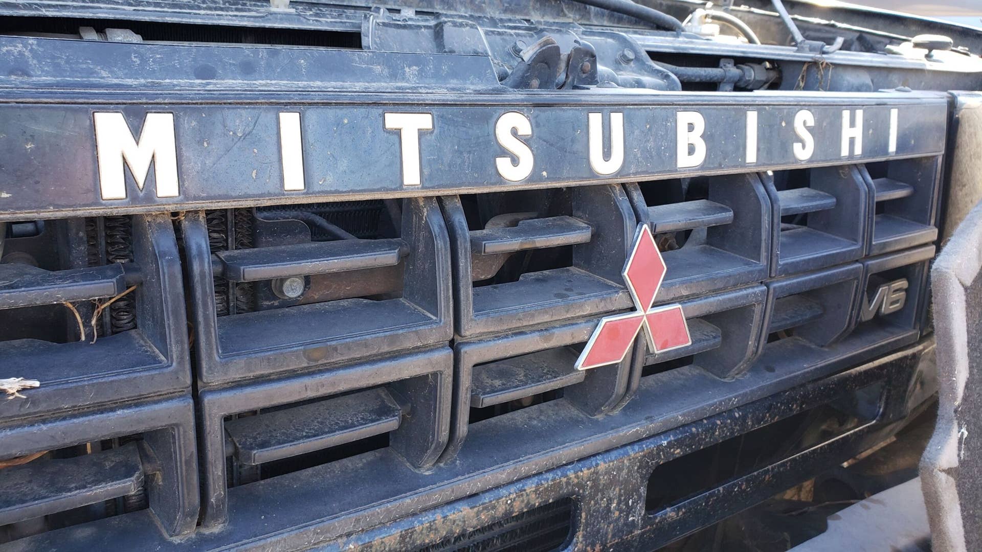 Junked 1990 Mitsubishi Montero