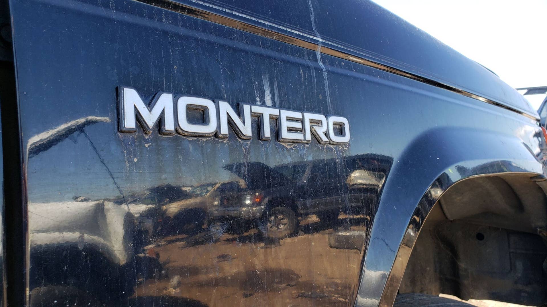Junked 1990 Mitsubishi Montero