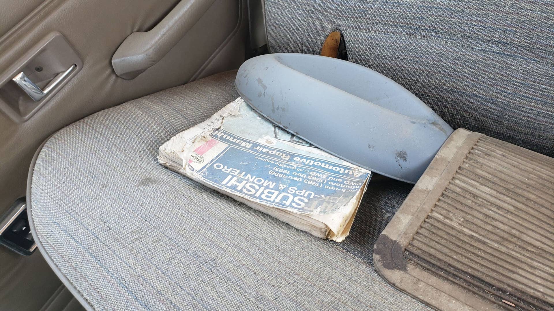 Junked 1990 Mitsubishi Montero