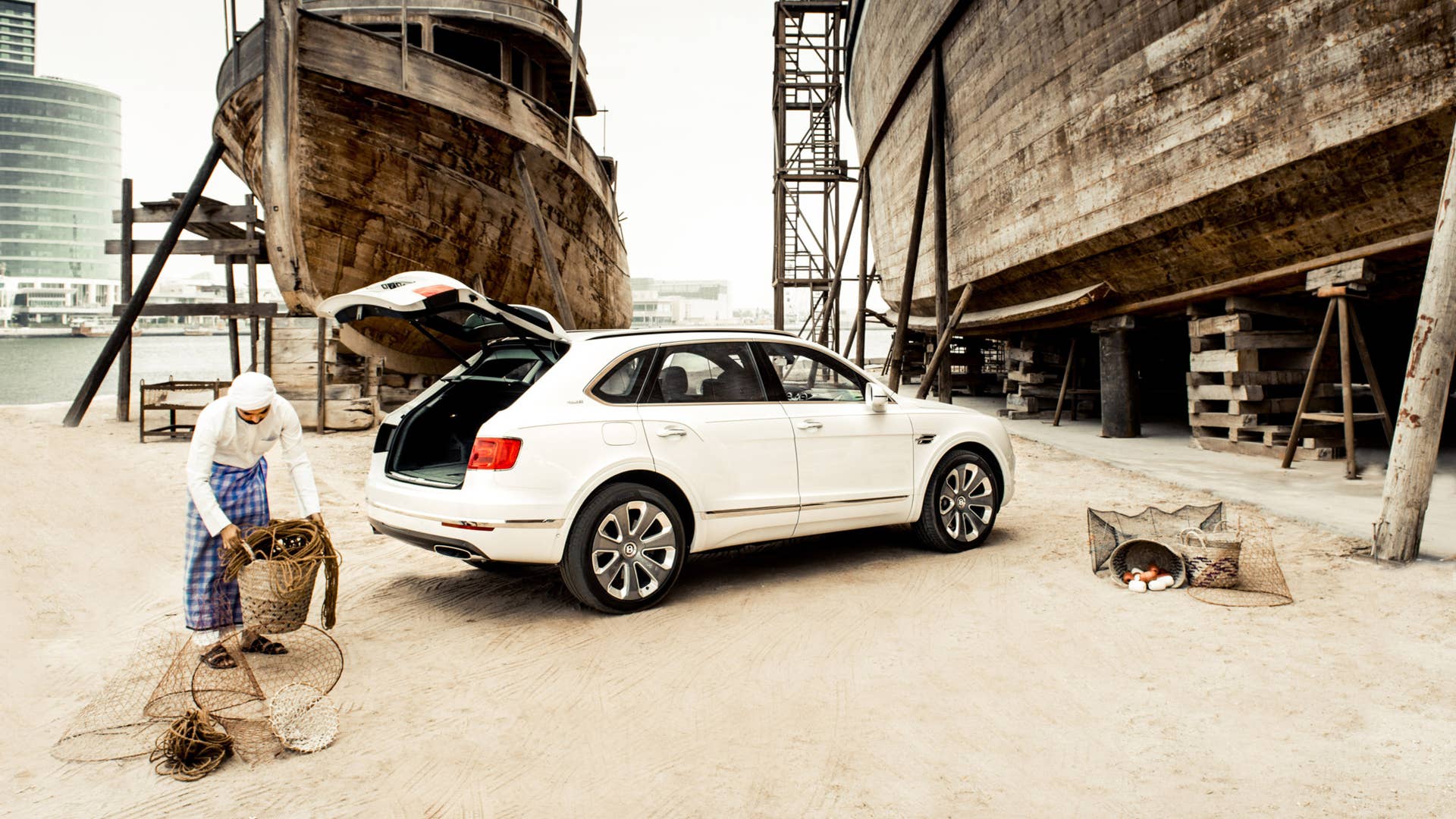 Bentley Bentayga Pearl of the Gulf by Mulliner