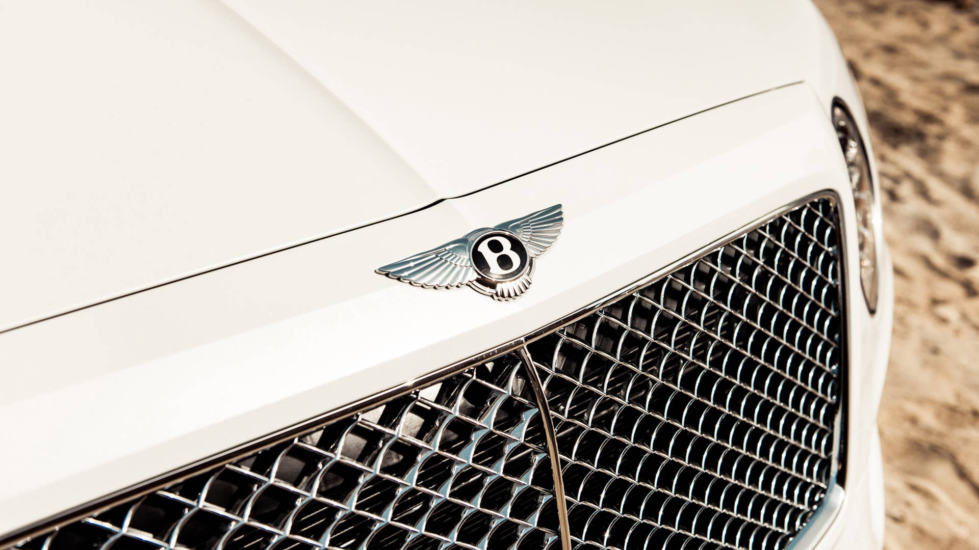 Bentley Bentayga Pearl of the Gulf by Mulliner