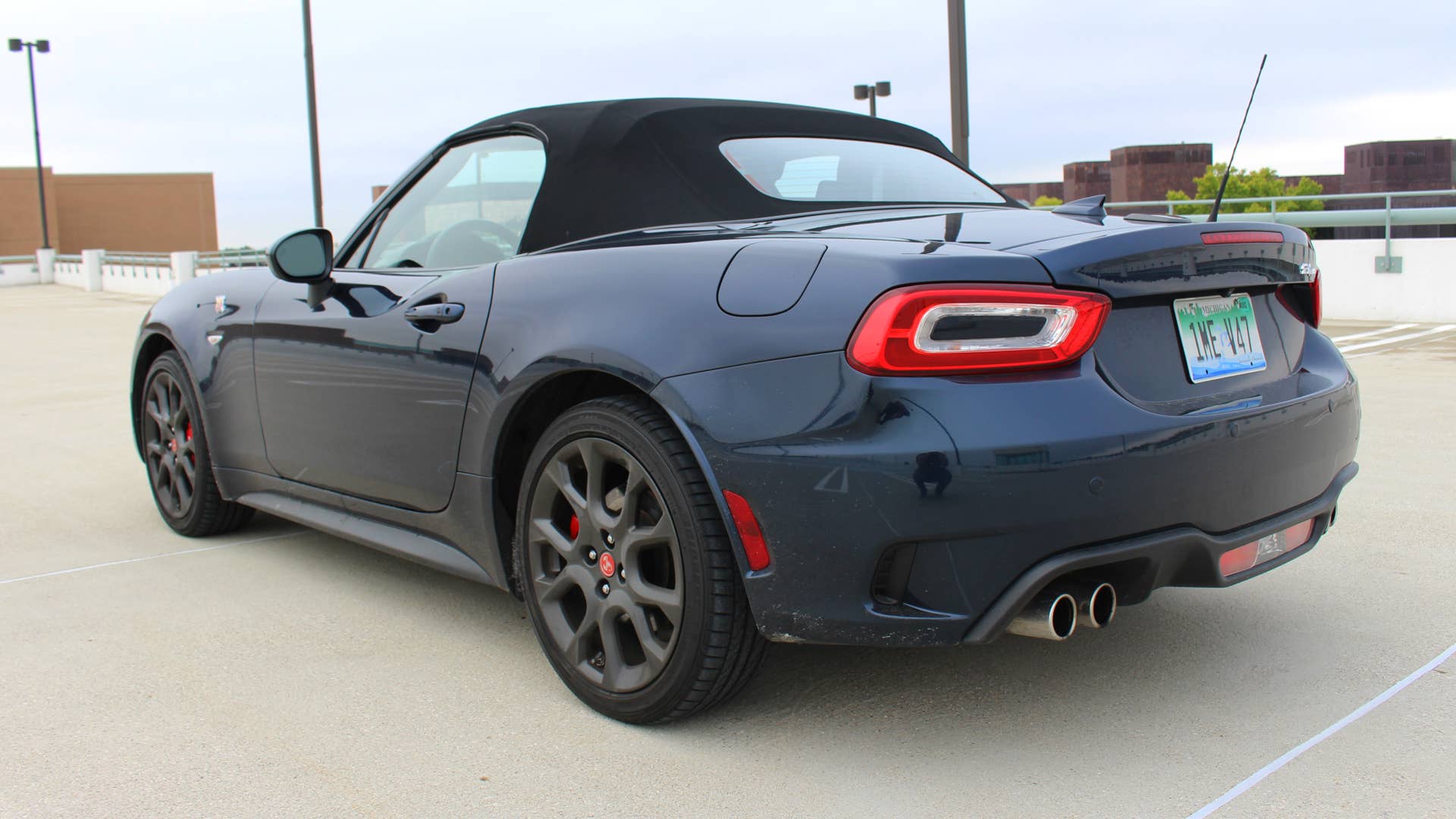 Fiat 124 Spider Abarth in blue