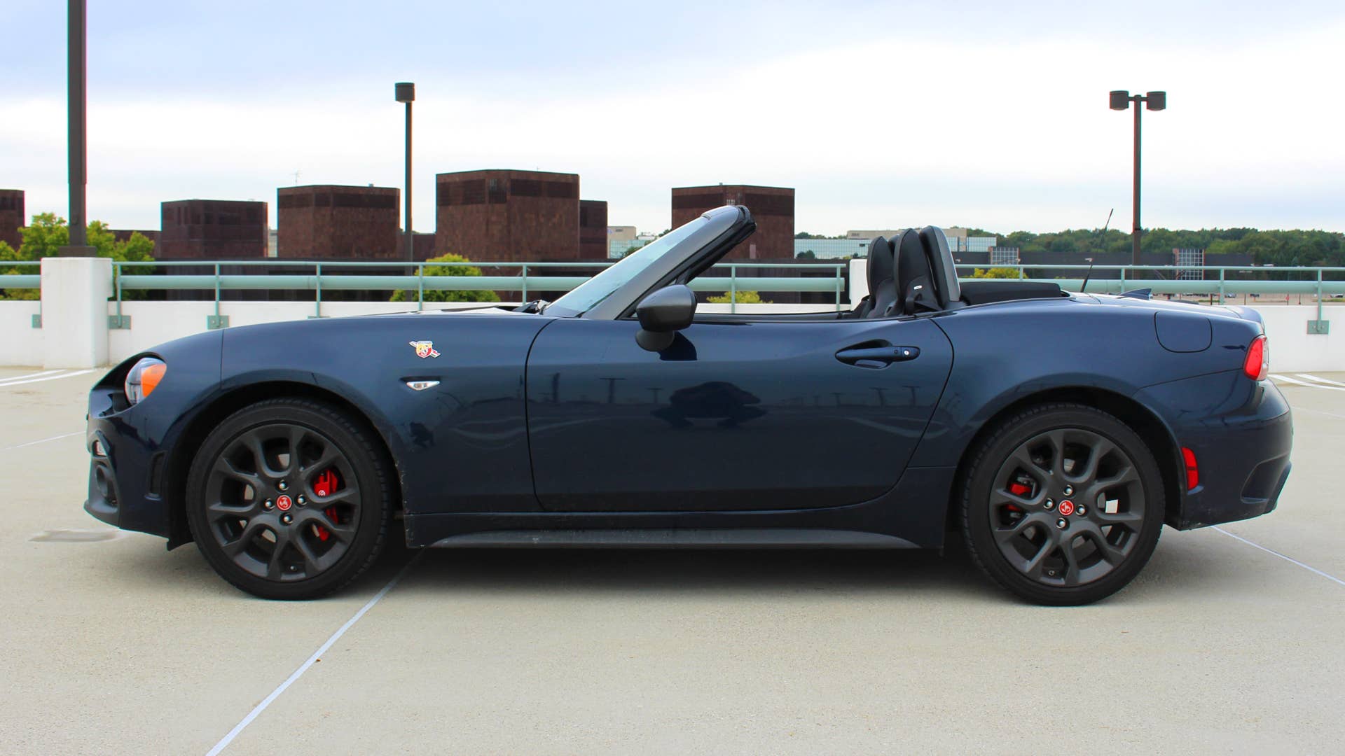 Fiat 124 Spider Abarth in blue